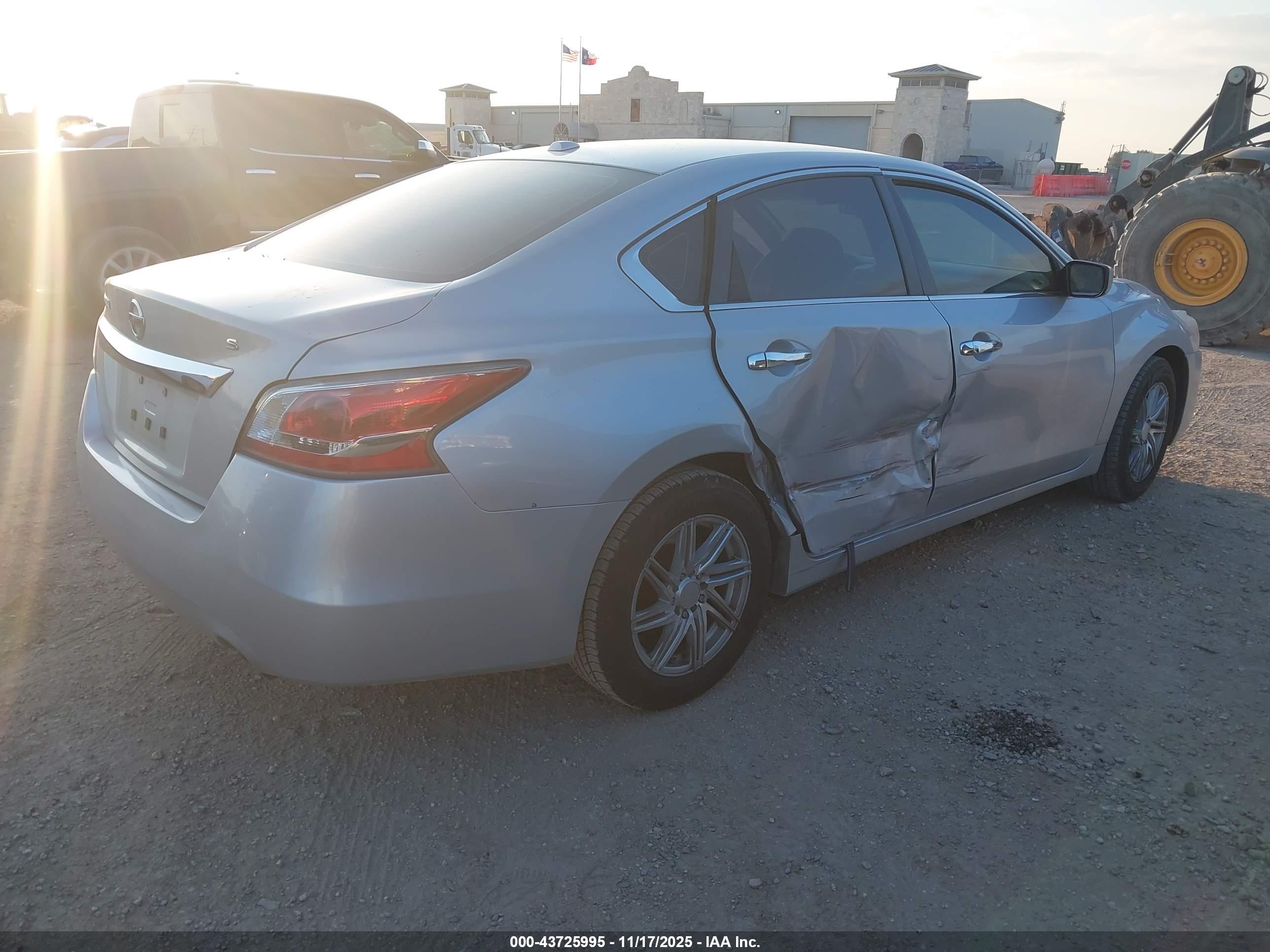 NISSAN ALTIMA image 4