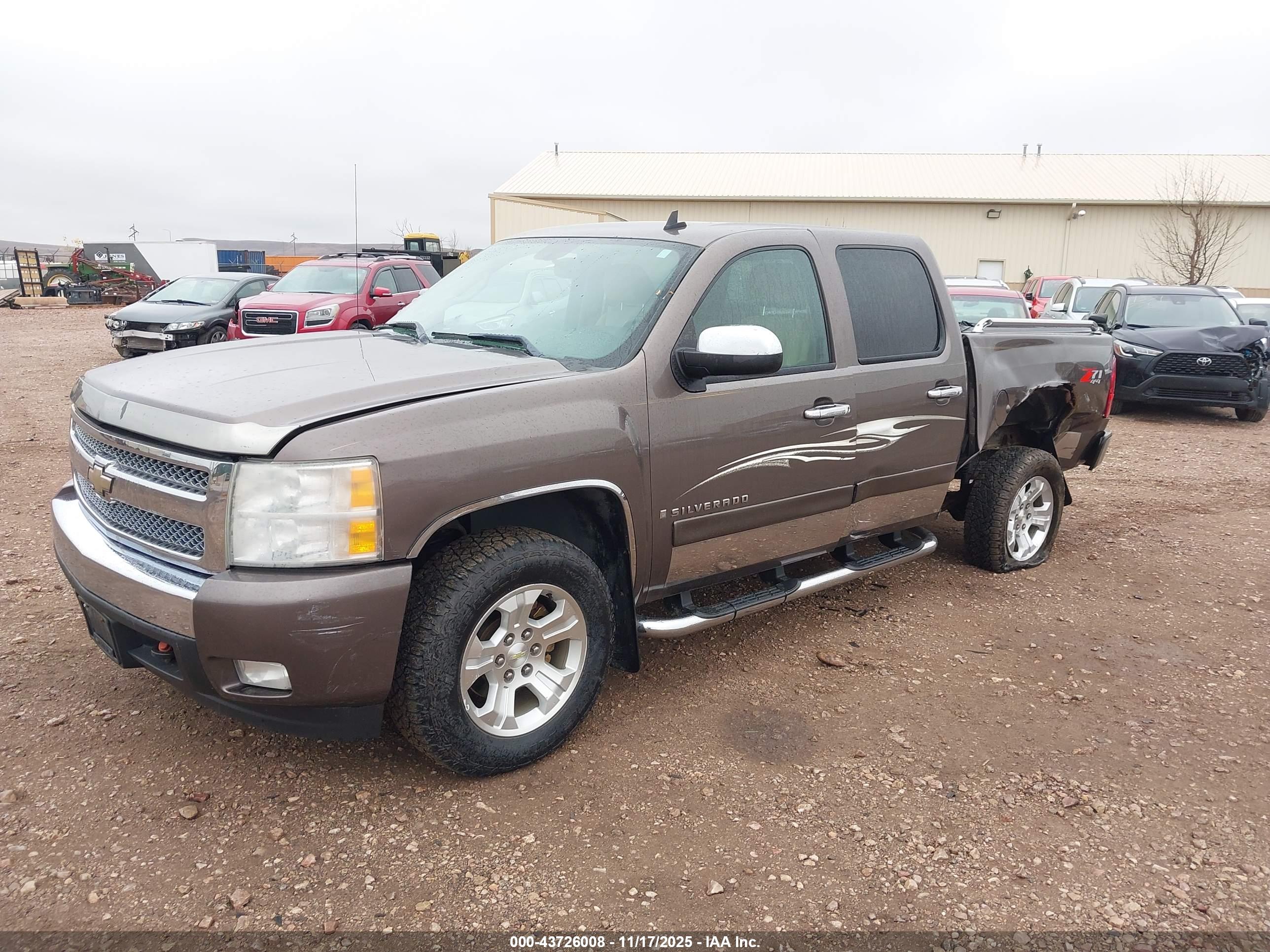 CHEVROLET SILVERADO image 2