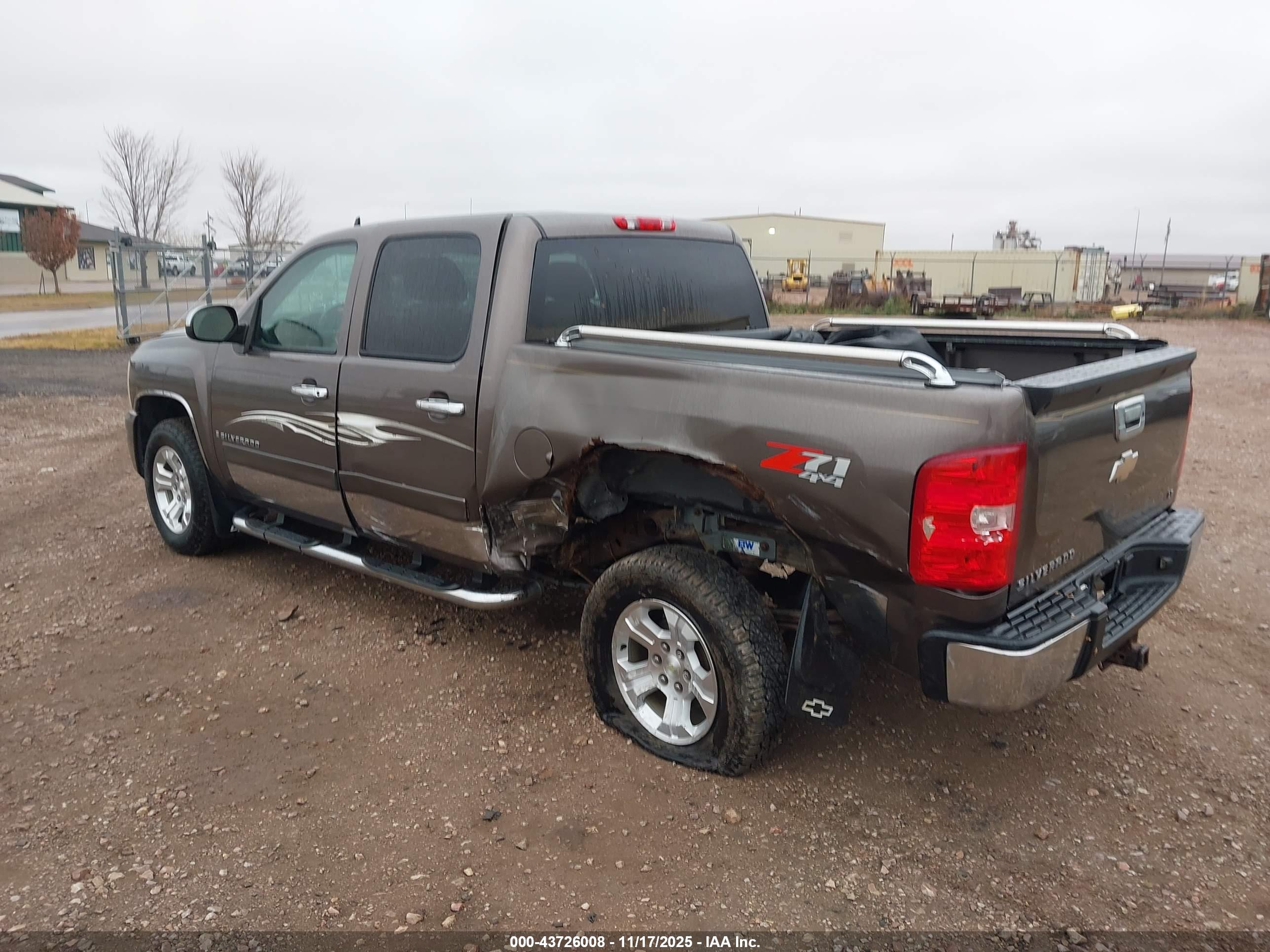 CHEVROLET SILVERADO image 3