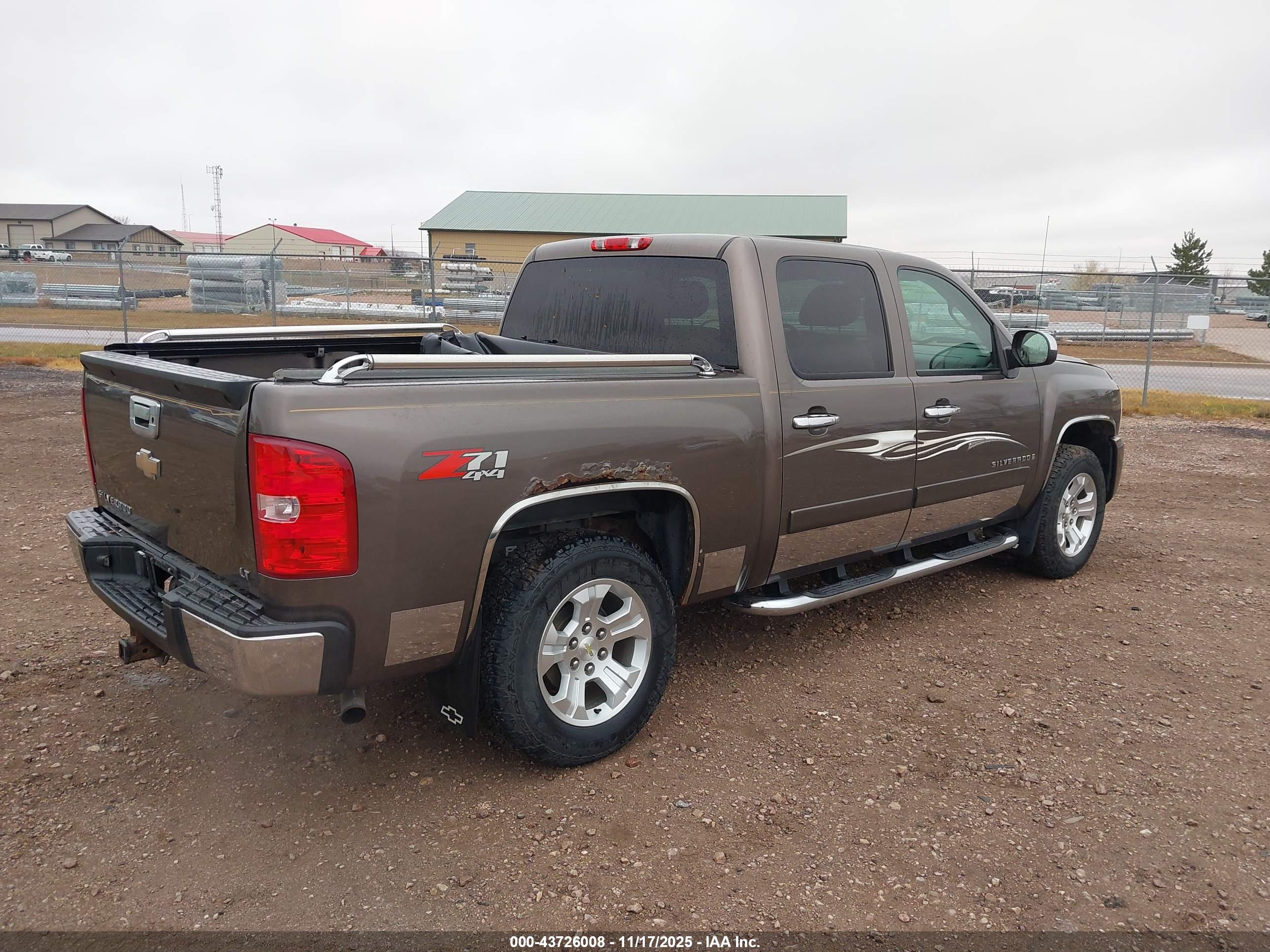 CHEVROLET SILVERADO image 4