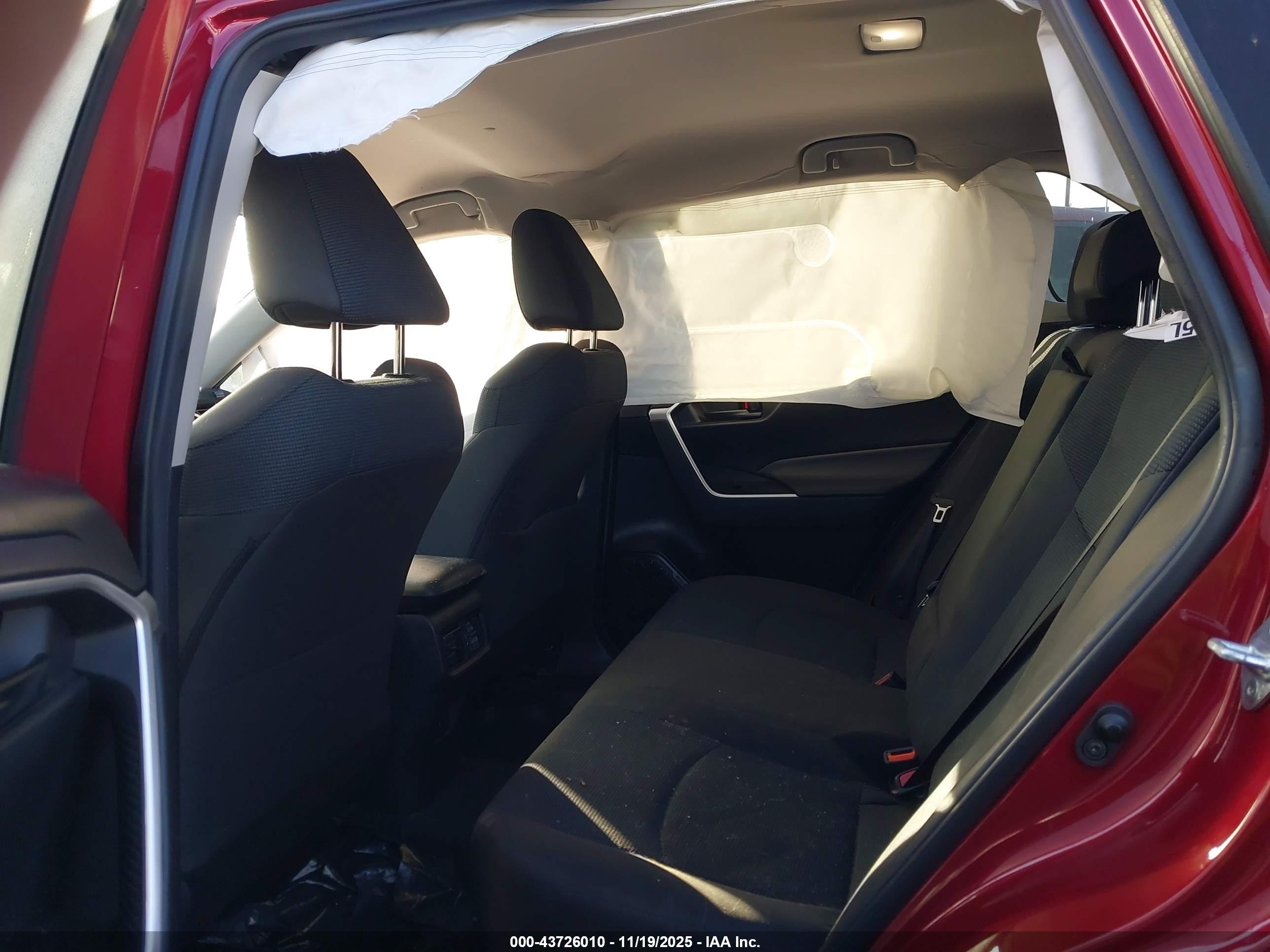 TOYOTA RAV4 image 8