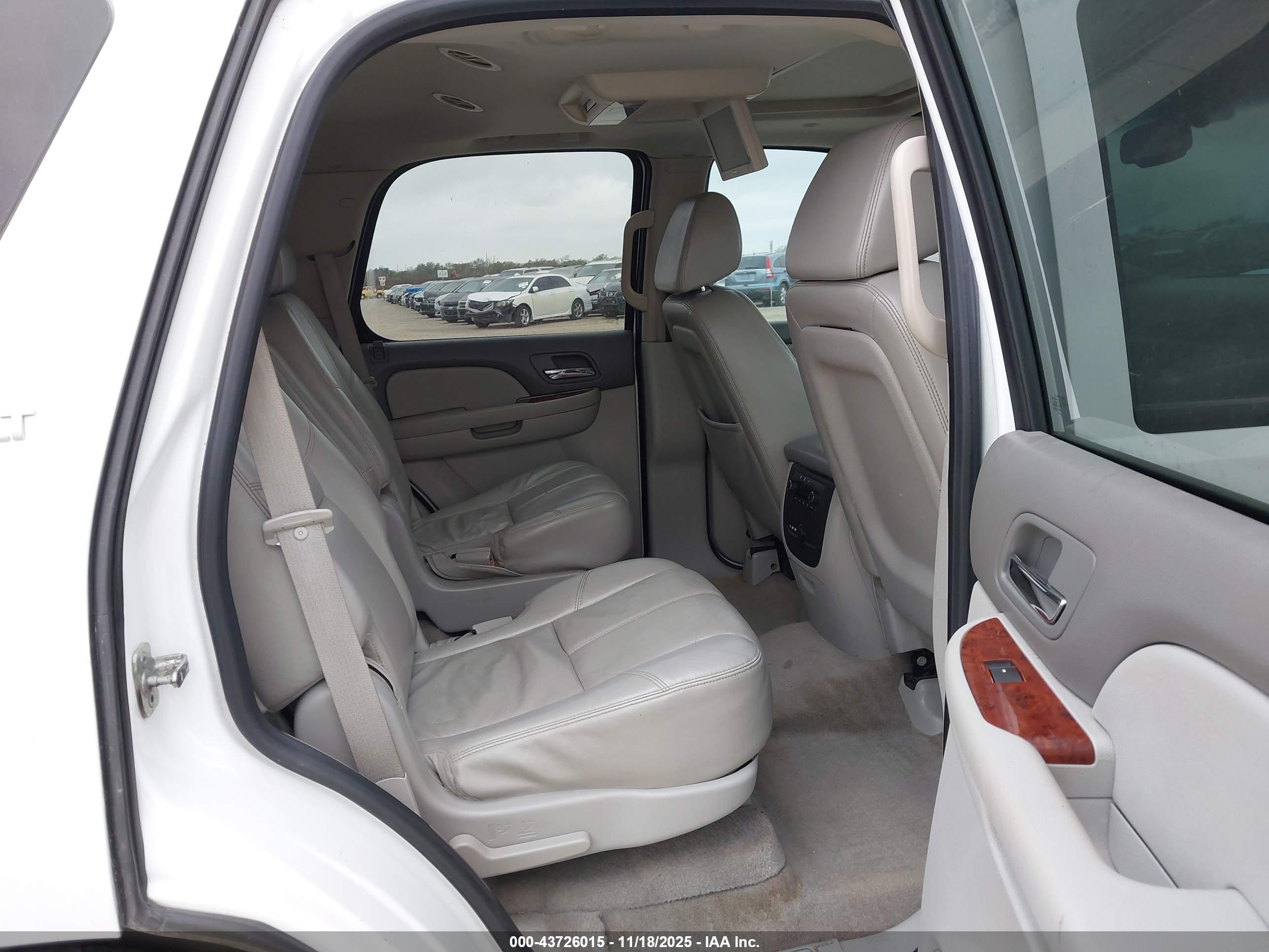 CHEVROLET TAHOE image 8
