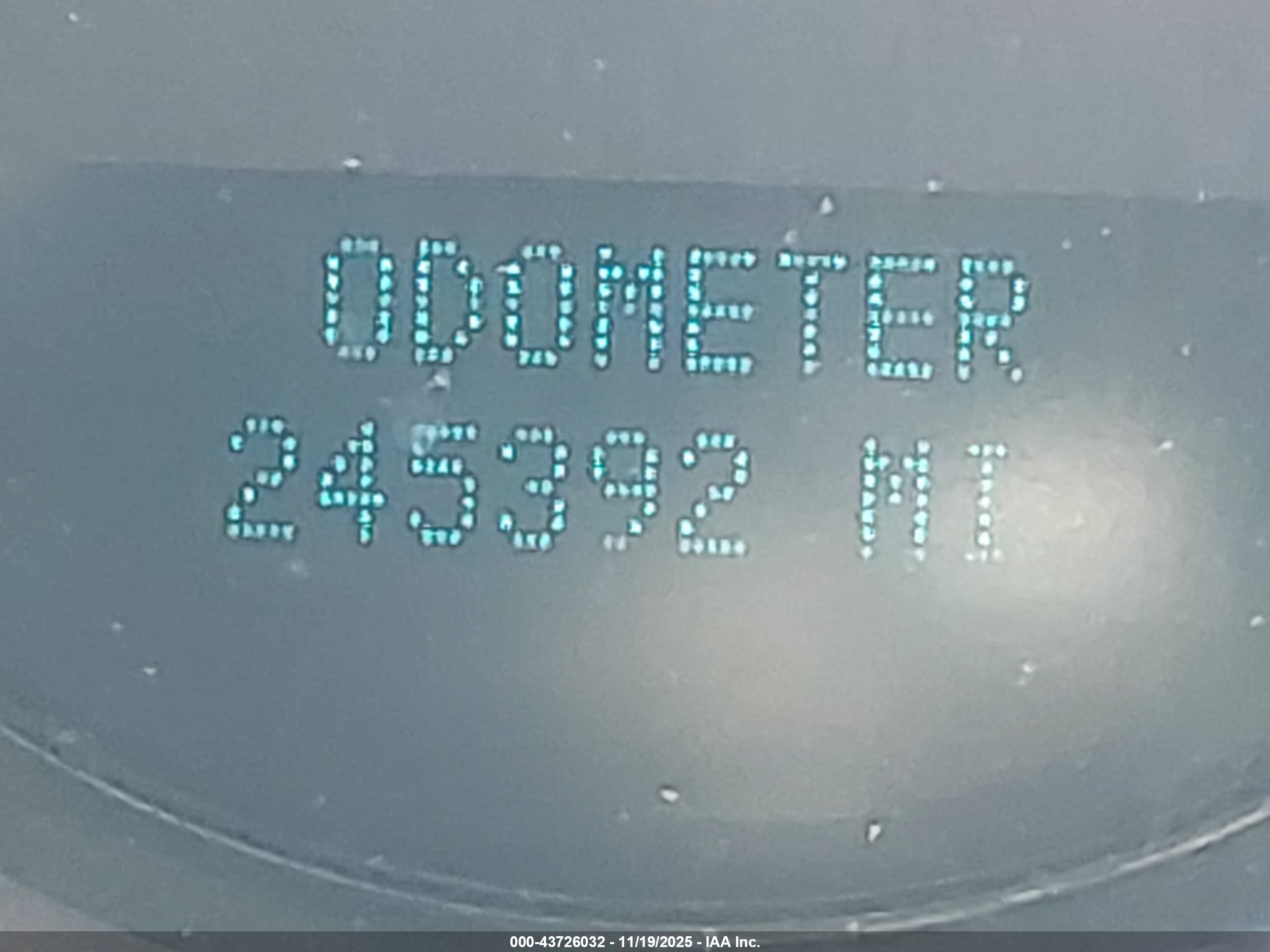 CHEVROLET SILVERADO image 6