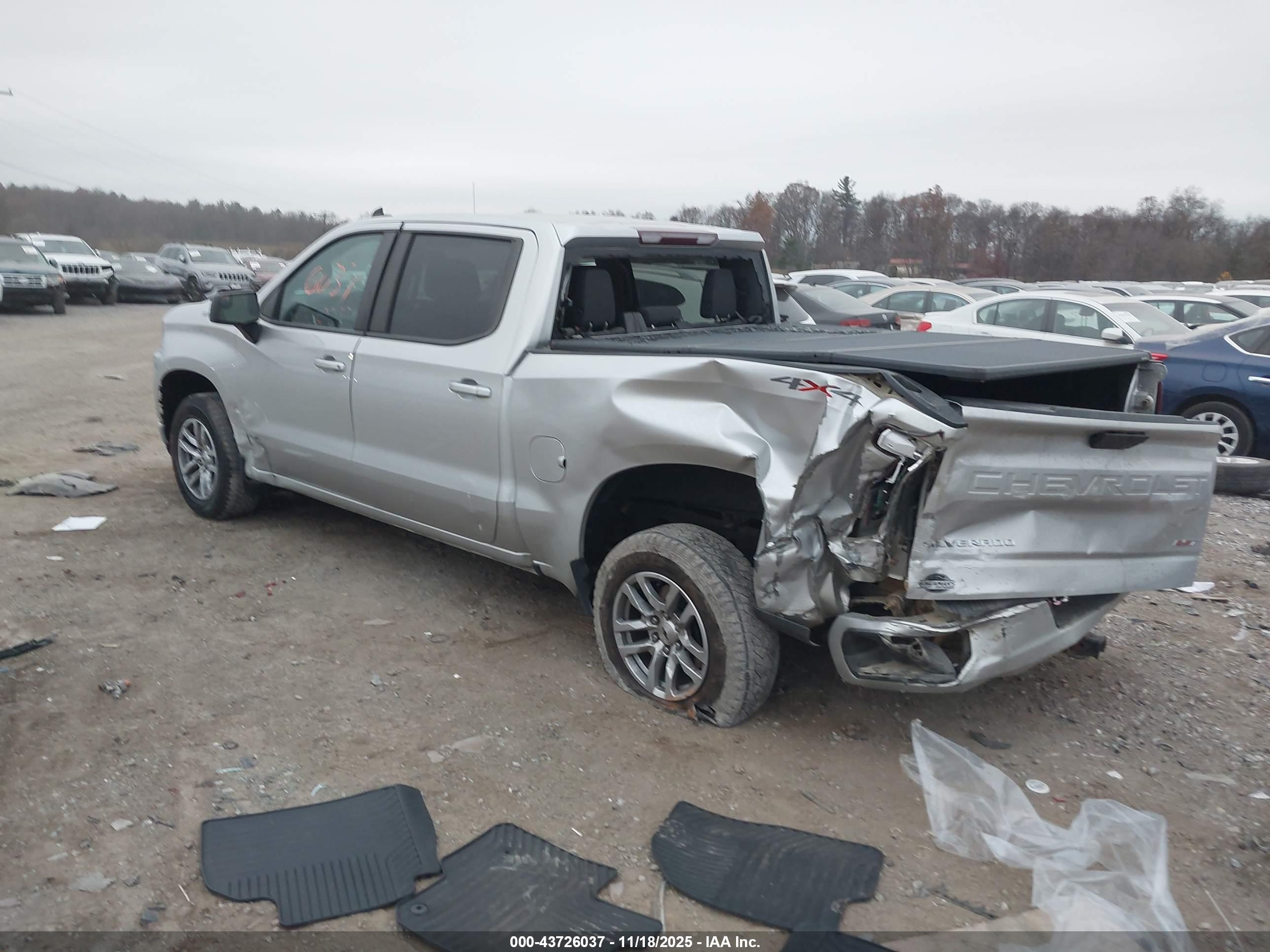 CHEVROLET SILVERADO image 3