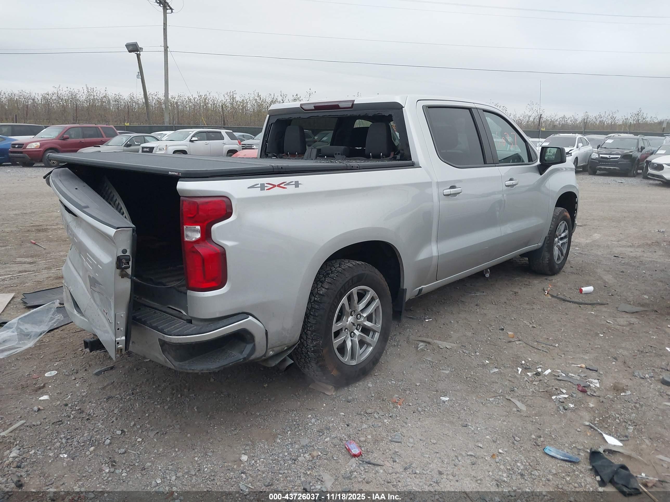 CHEVROLET SILVERADO image 4