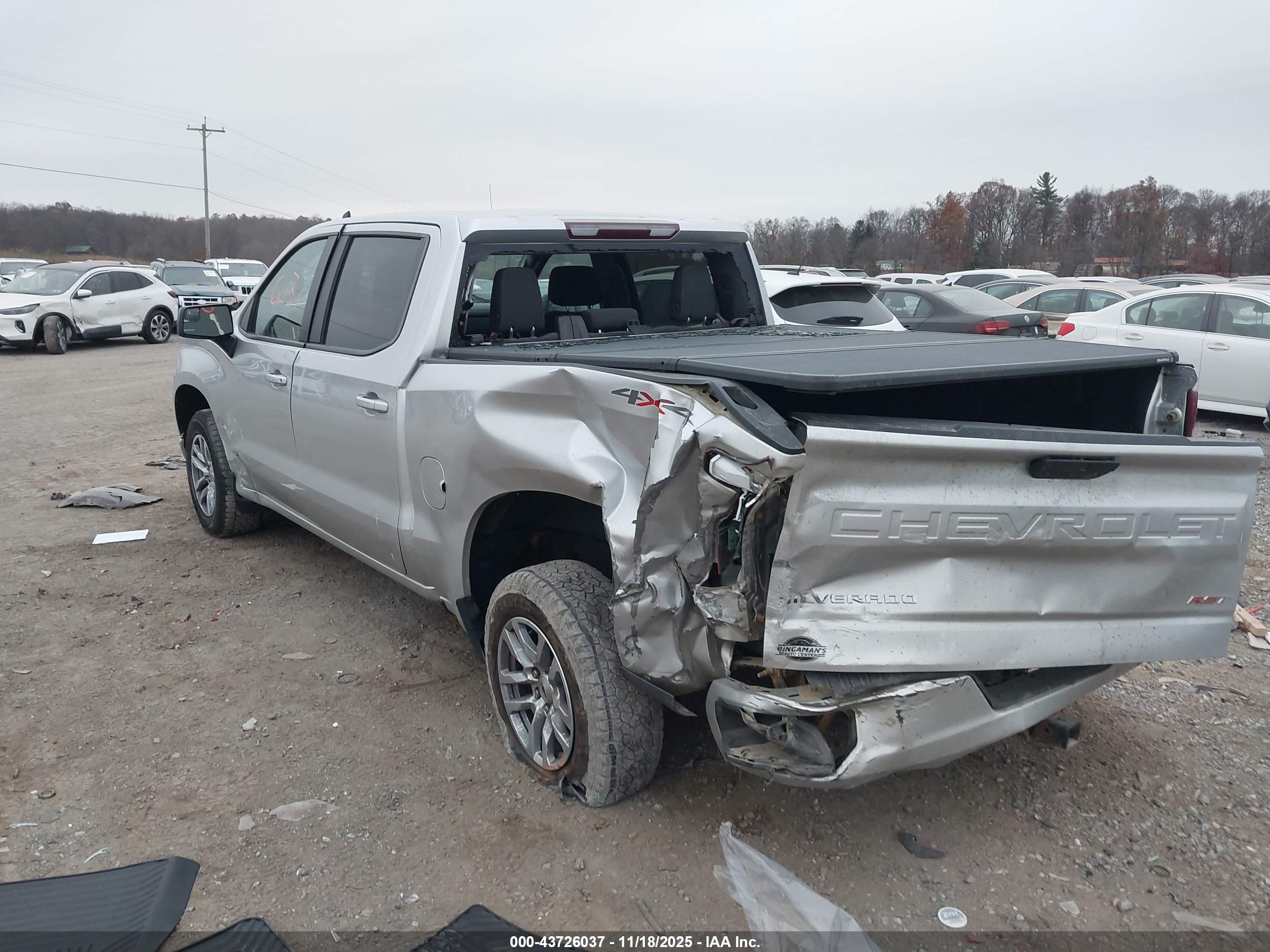 CHEVROLET SILVERADO image 6