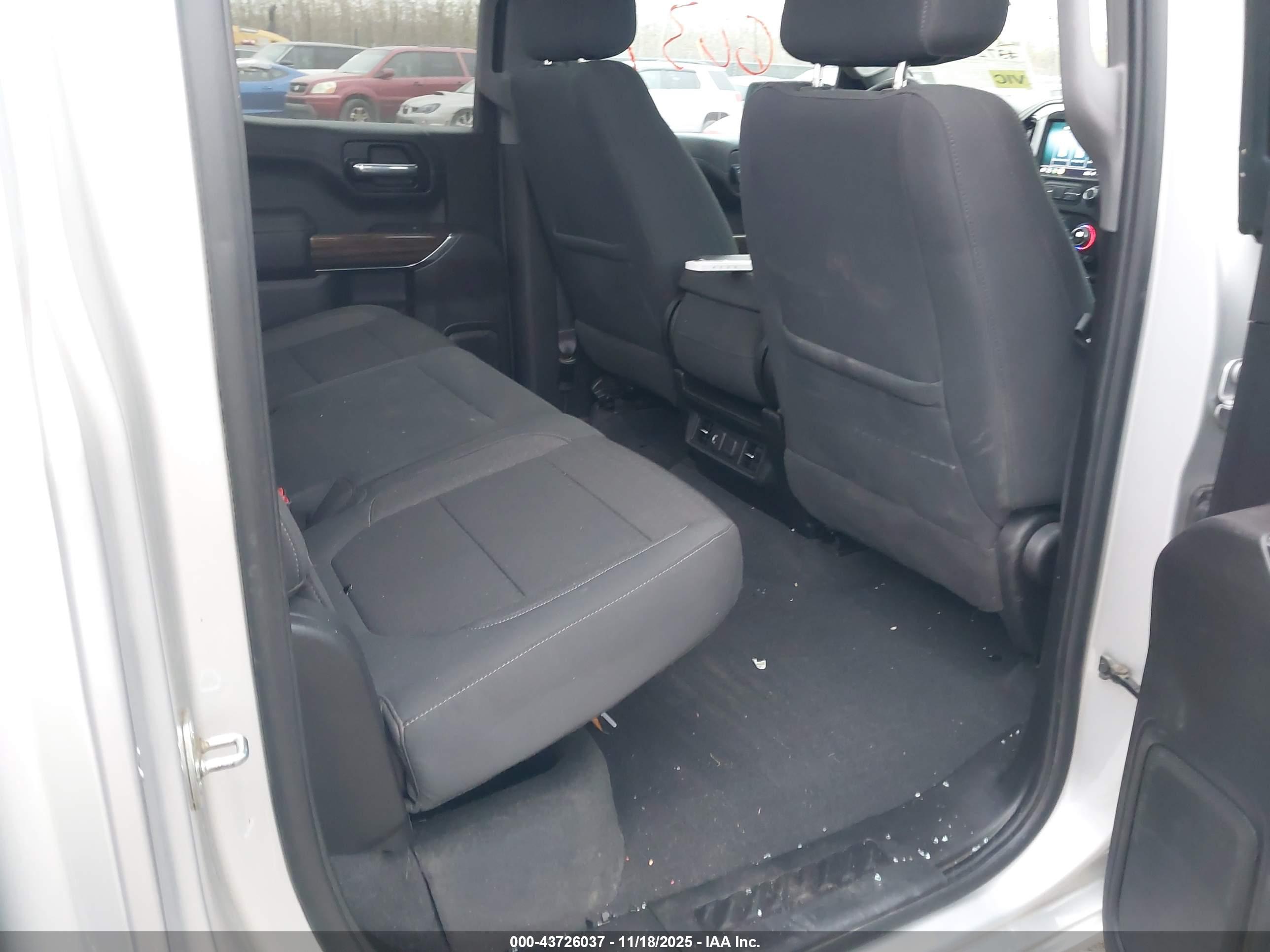 CHEVROLET SILVERADO image 8