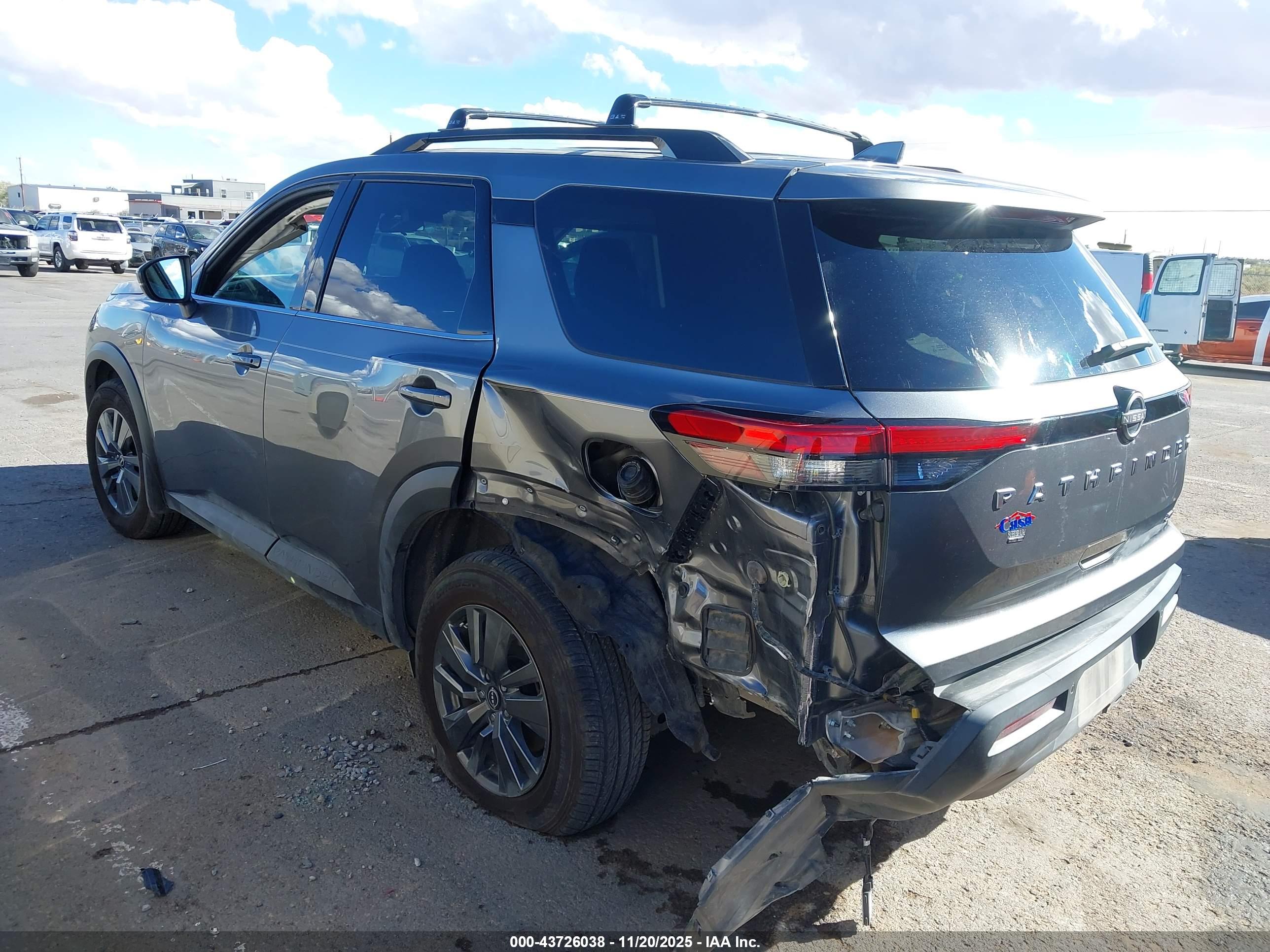 NISSAN PATHFINDER image 3
