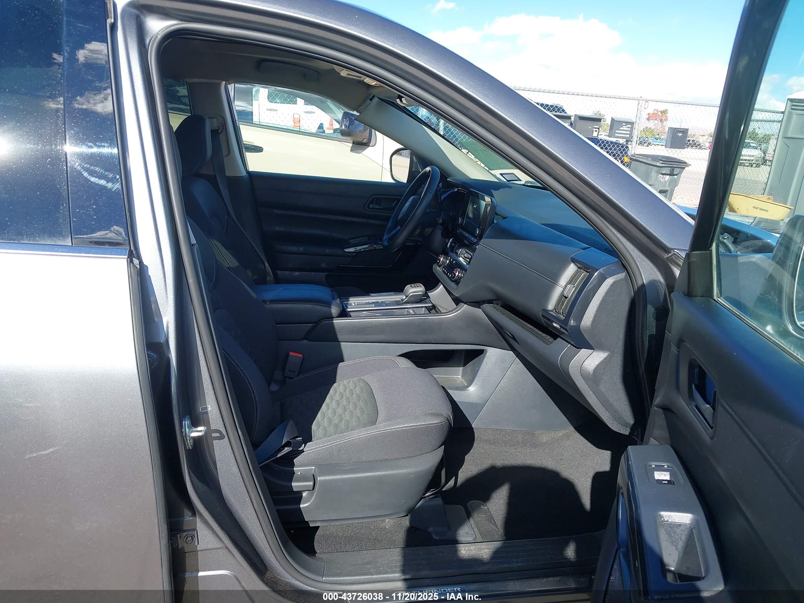 NISSAN PATHFINDER image 5