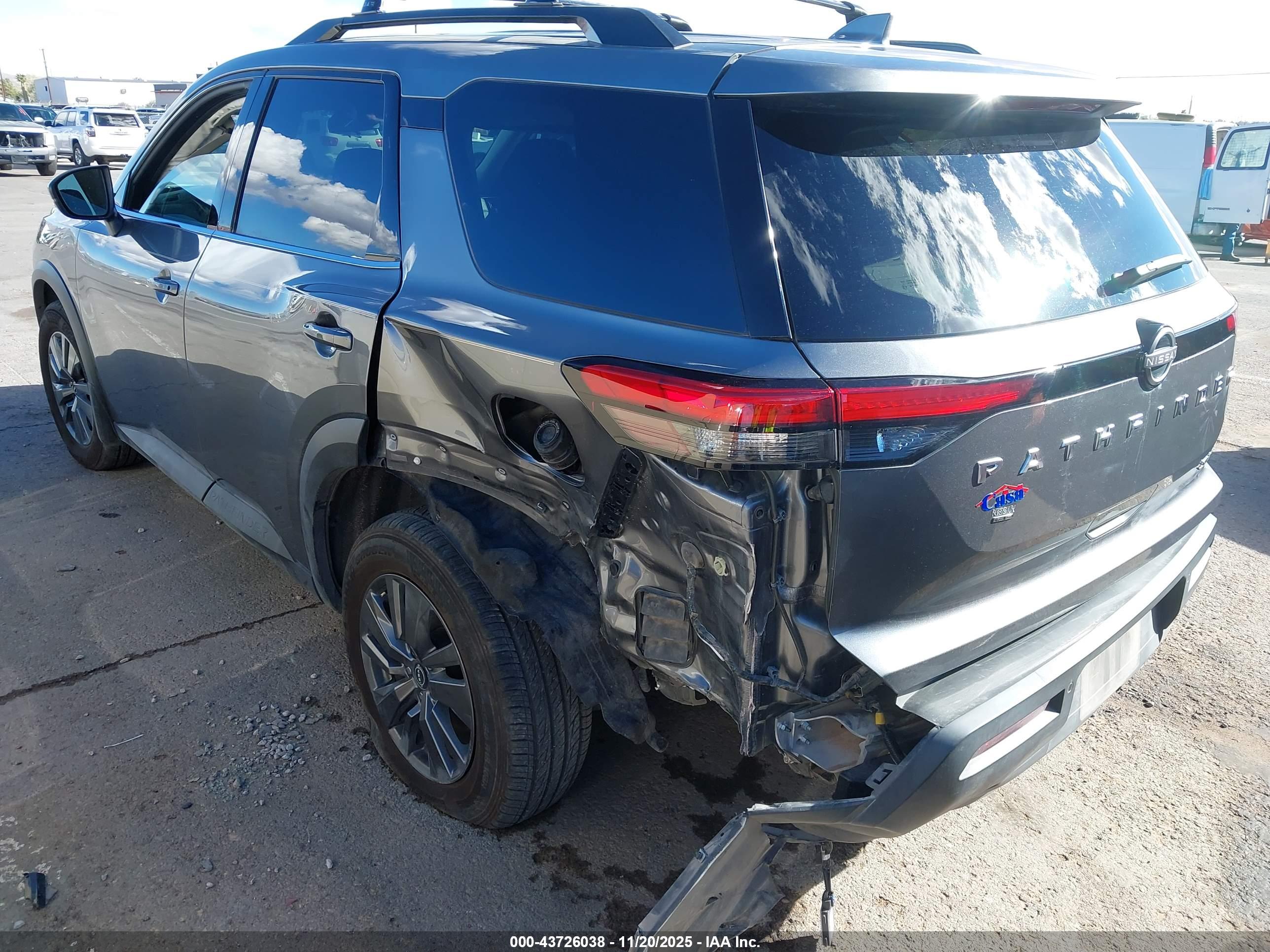 NISSAN PATHFINDER image 6