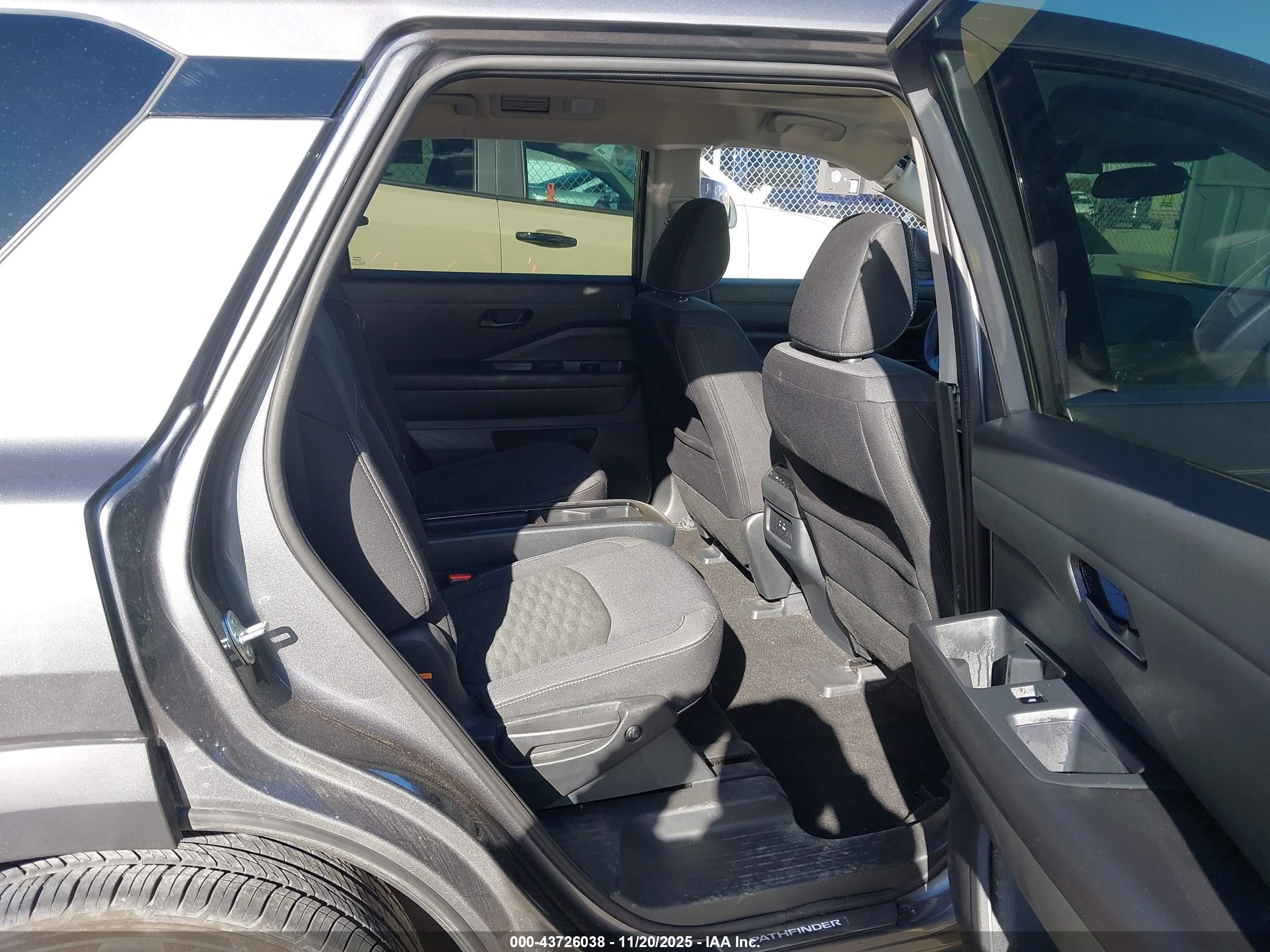 NISSAN PATHFINDER image 8