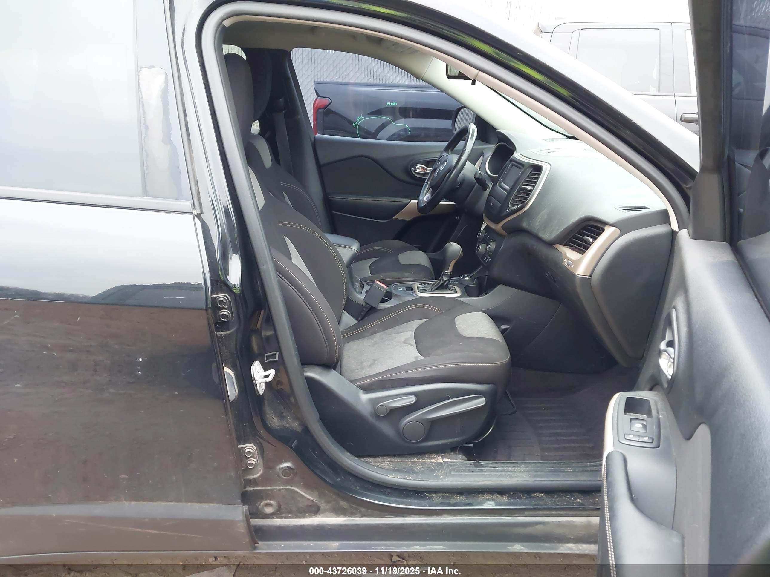 JEEP CHEROKEE image 5