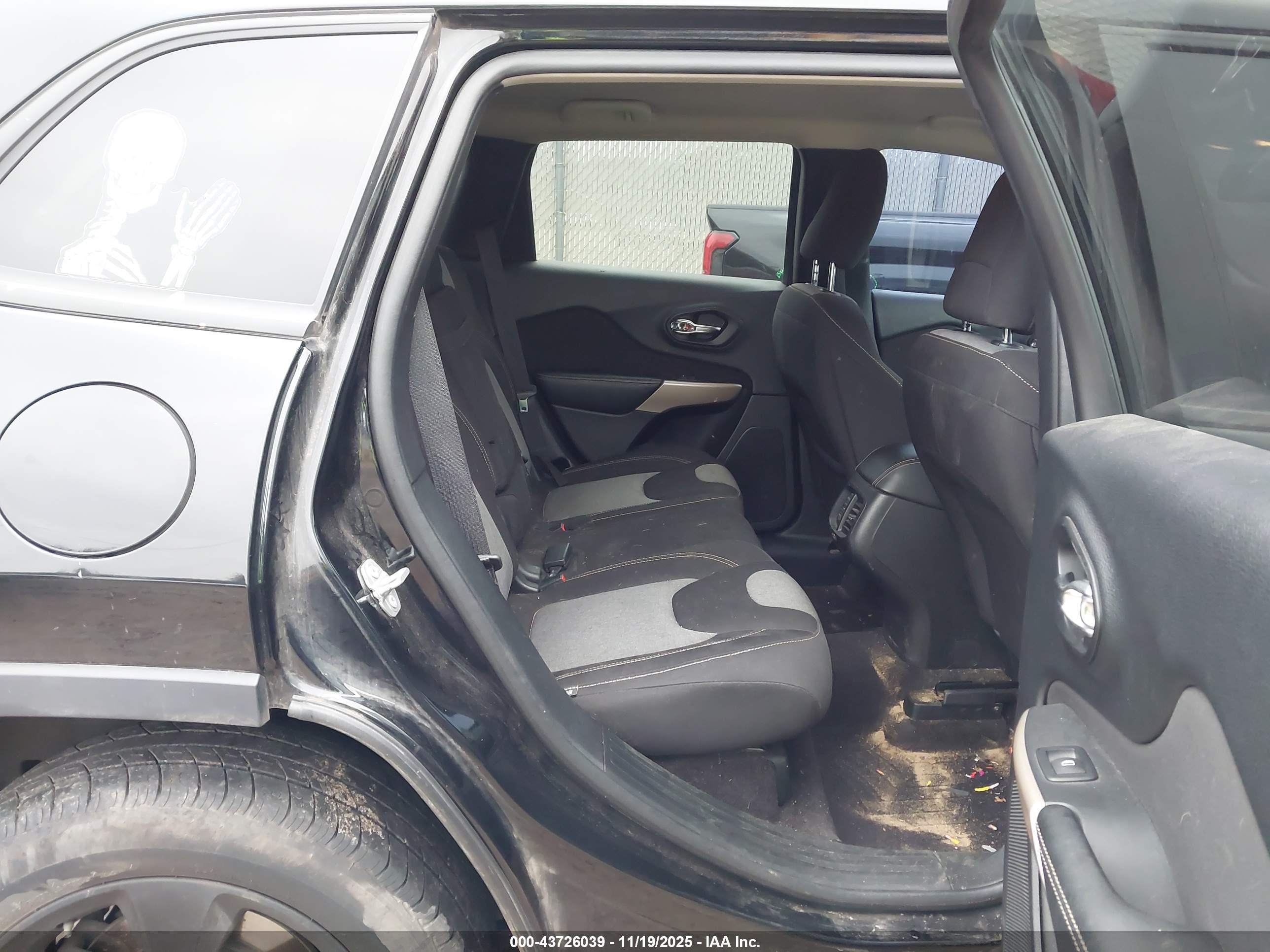 JEEP CHEROKEE image 8