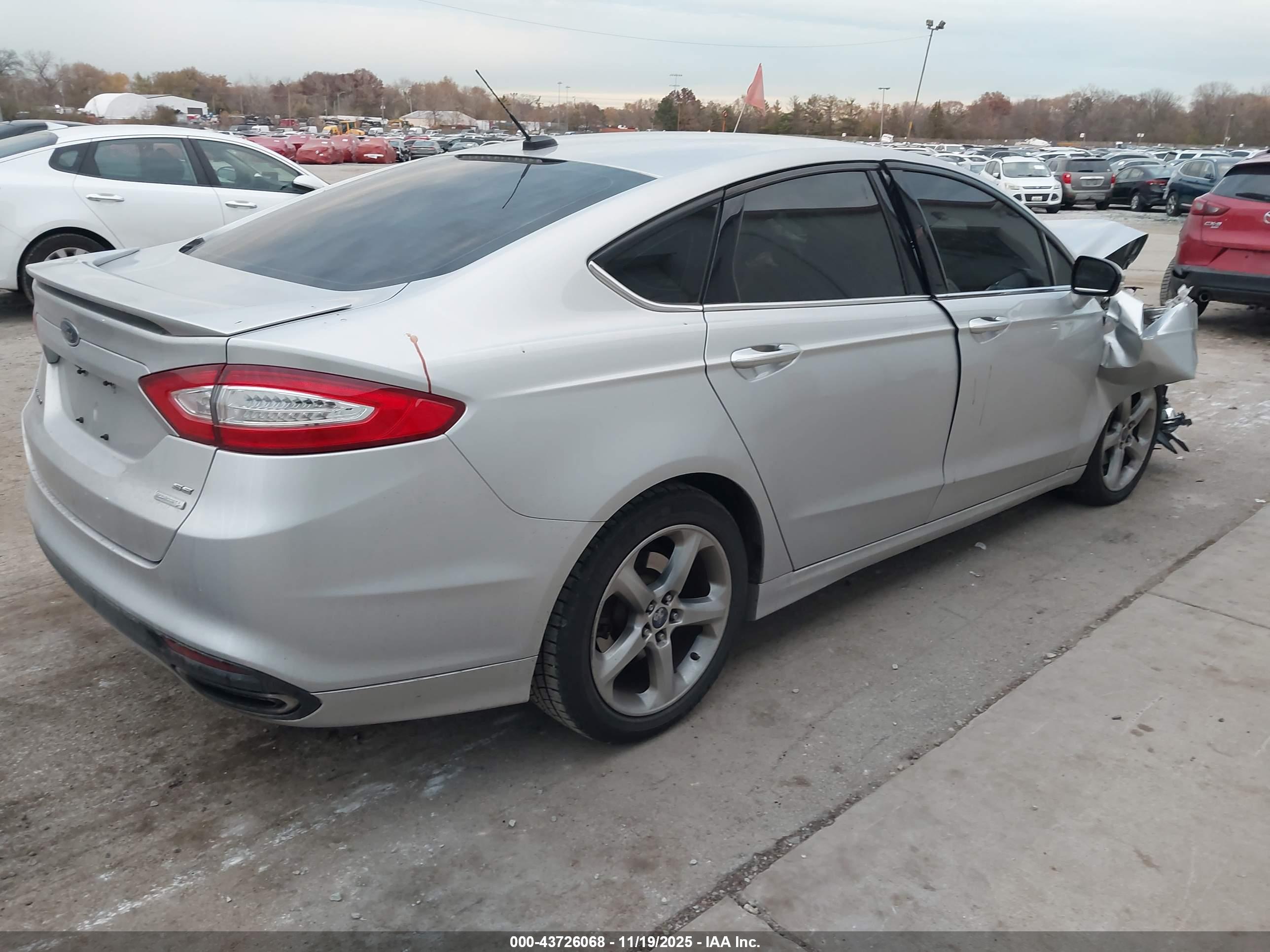 FORD FUSION image 4