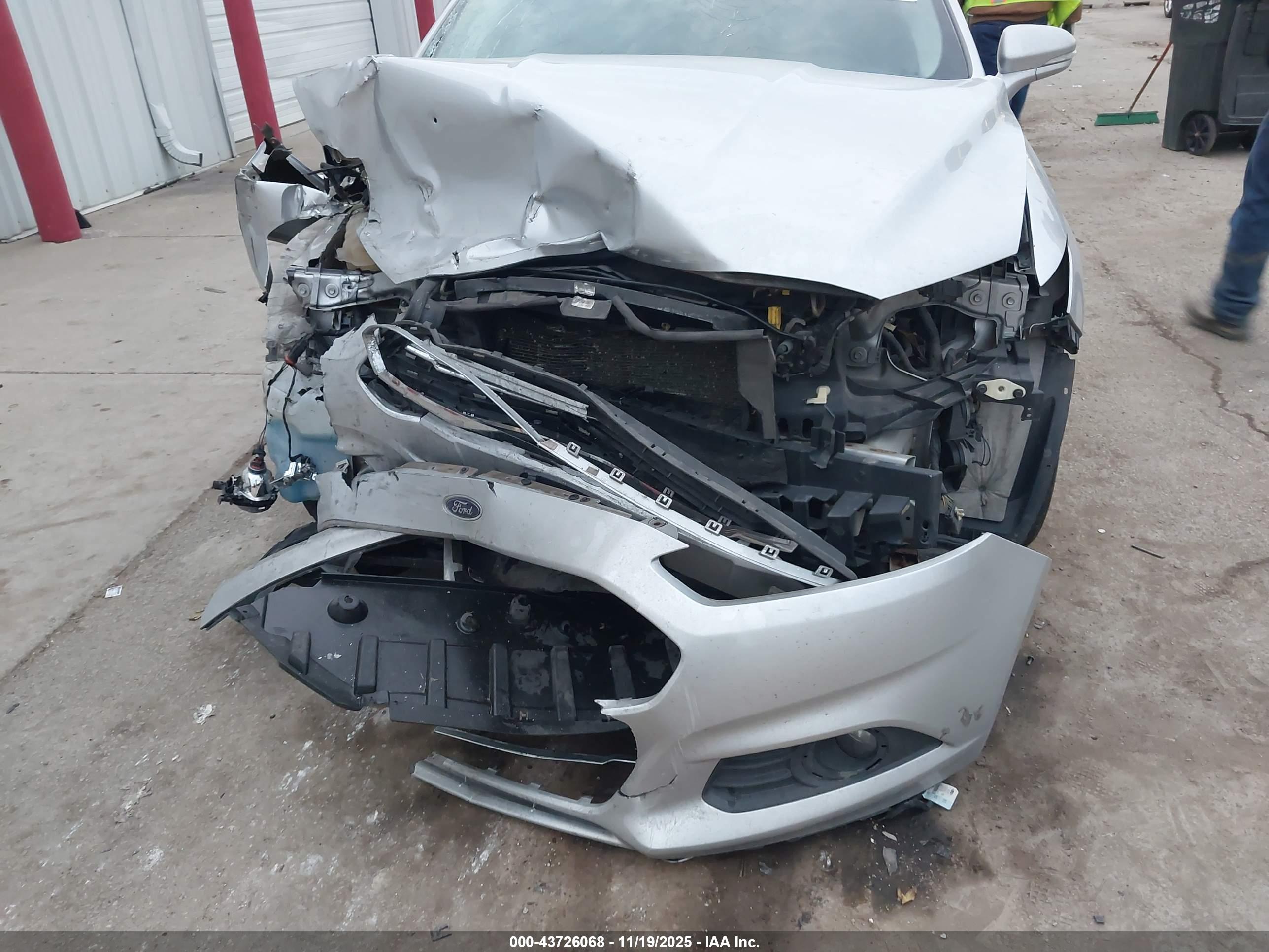 FORD FUSION image 6