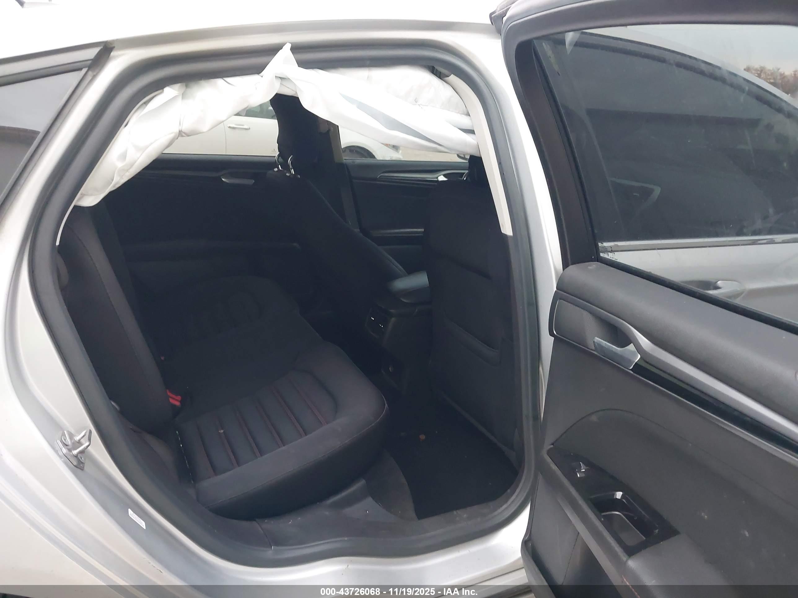 FORD FUSION image 8