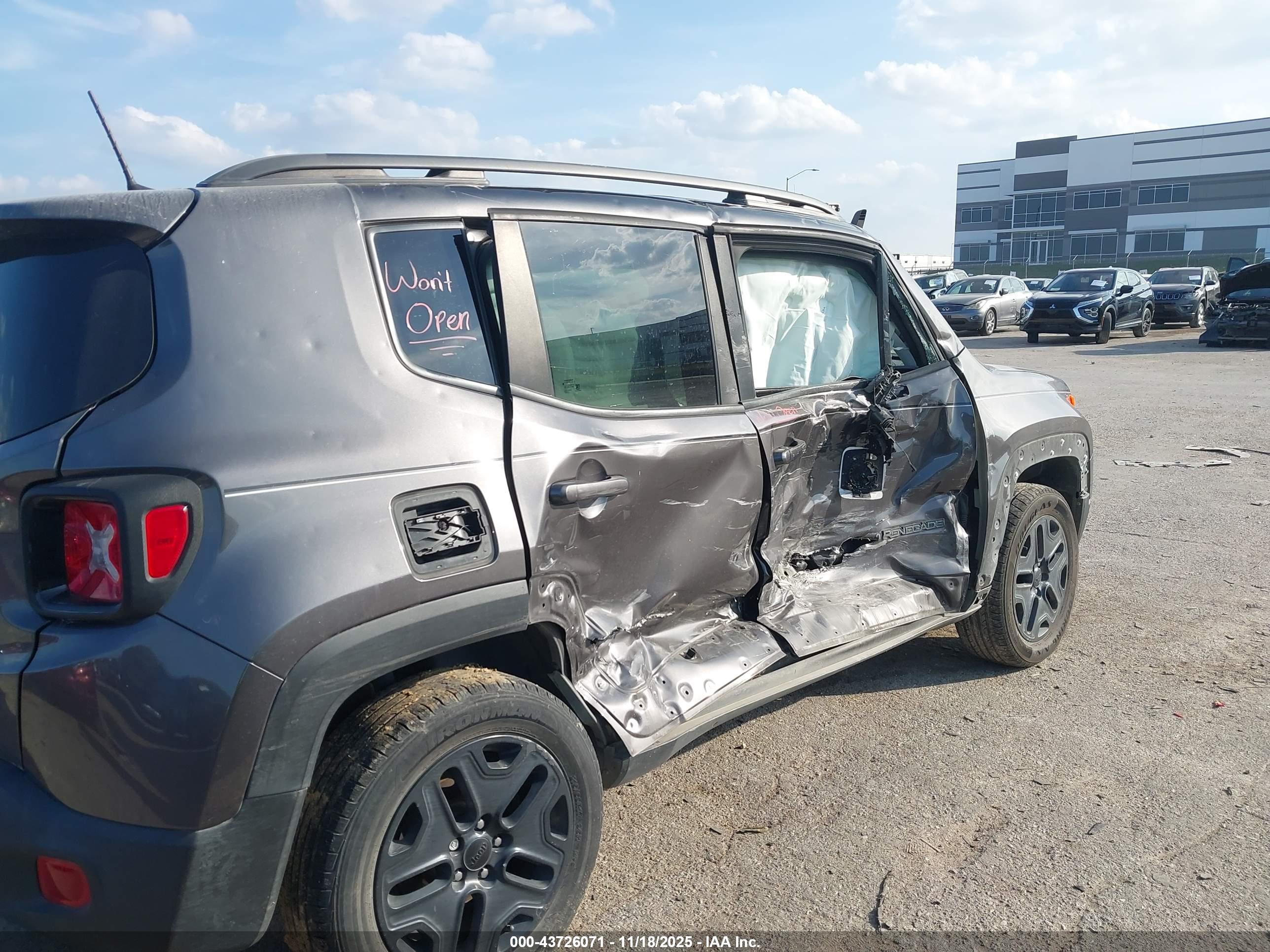 JEEP RENEGADE image 6