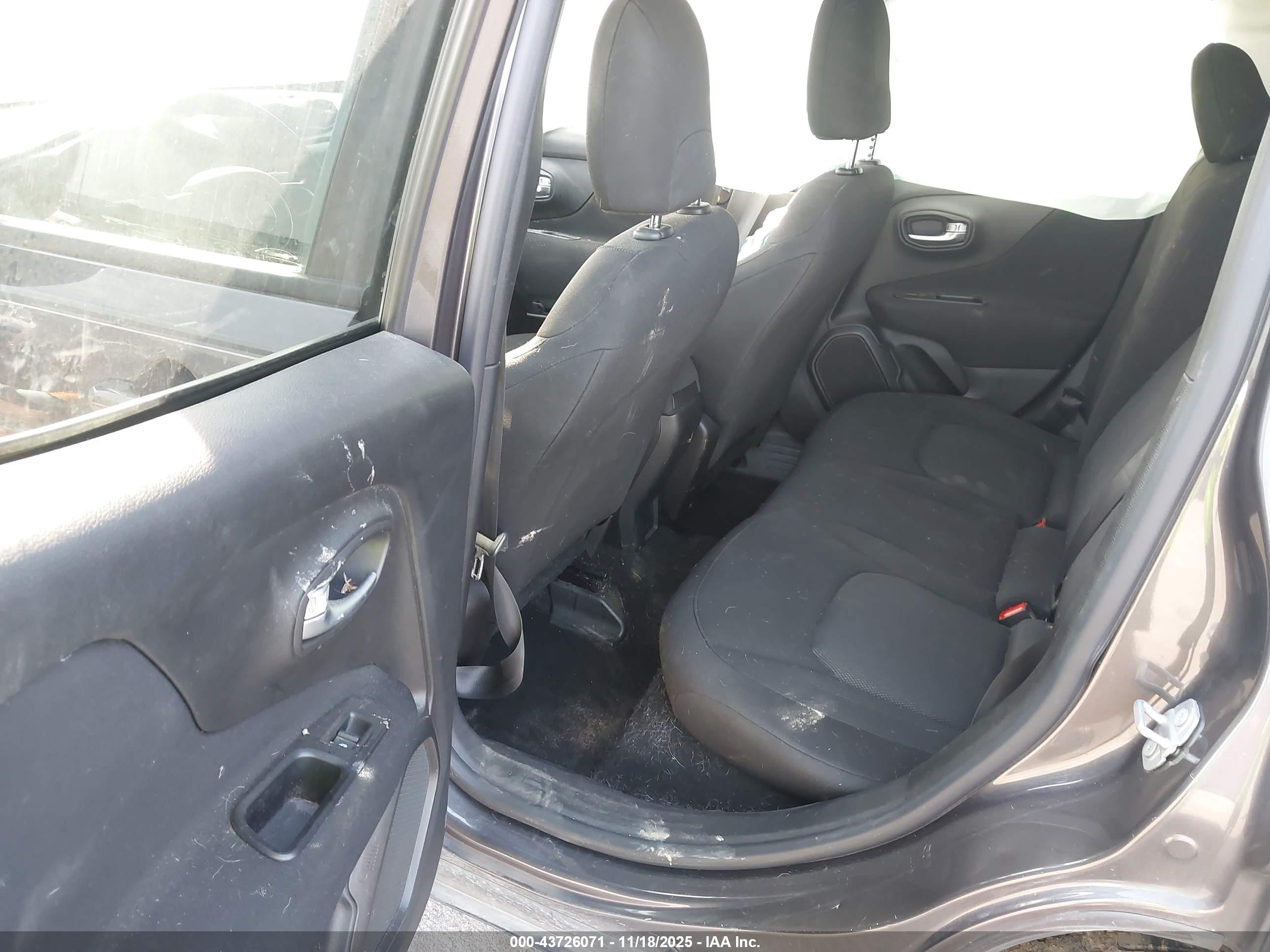 JEEP RENEGADE image 8