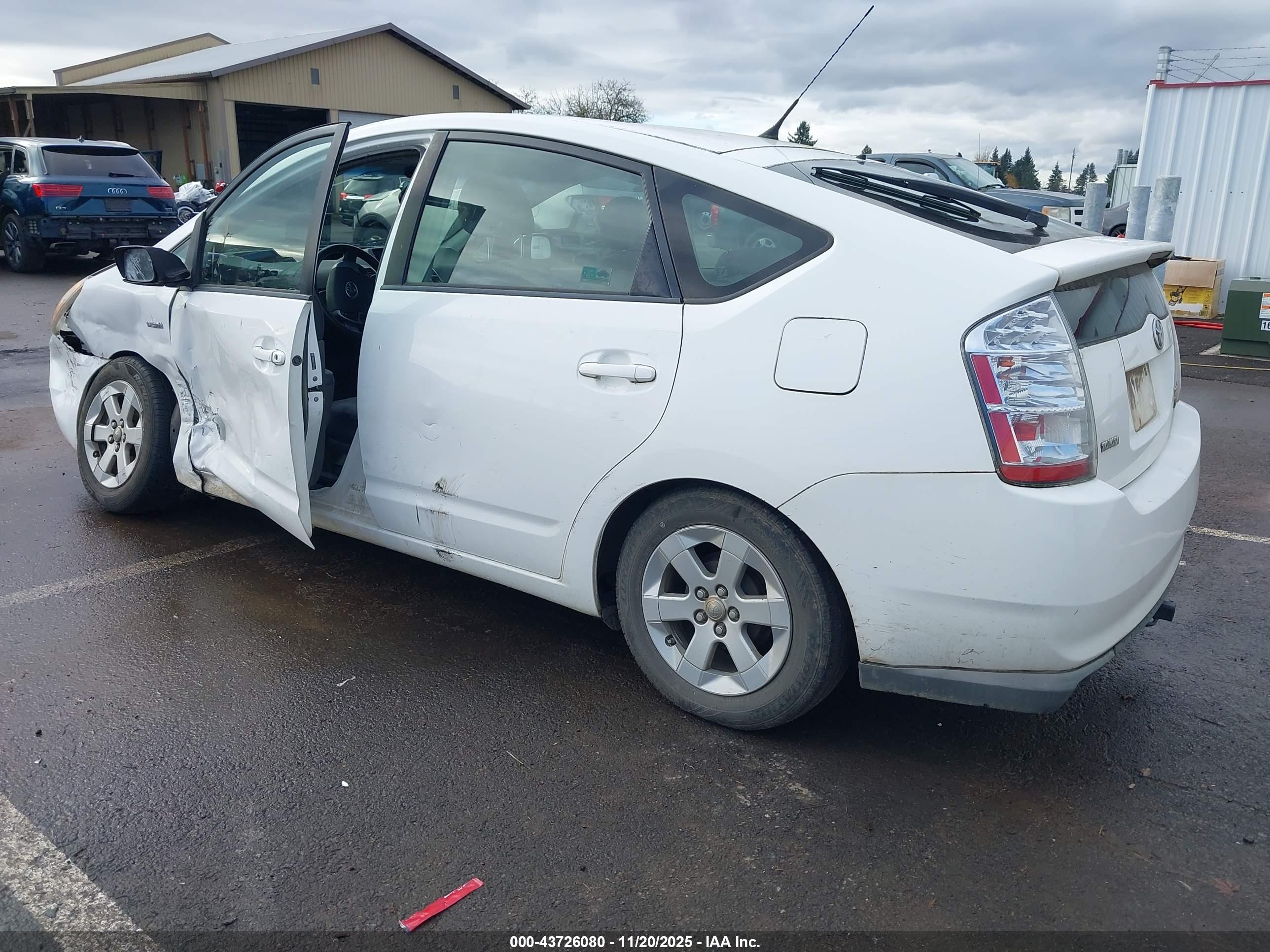 TOYOTA PRIUS image 3