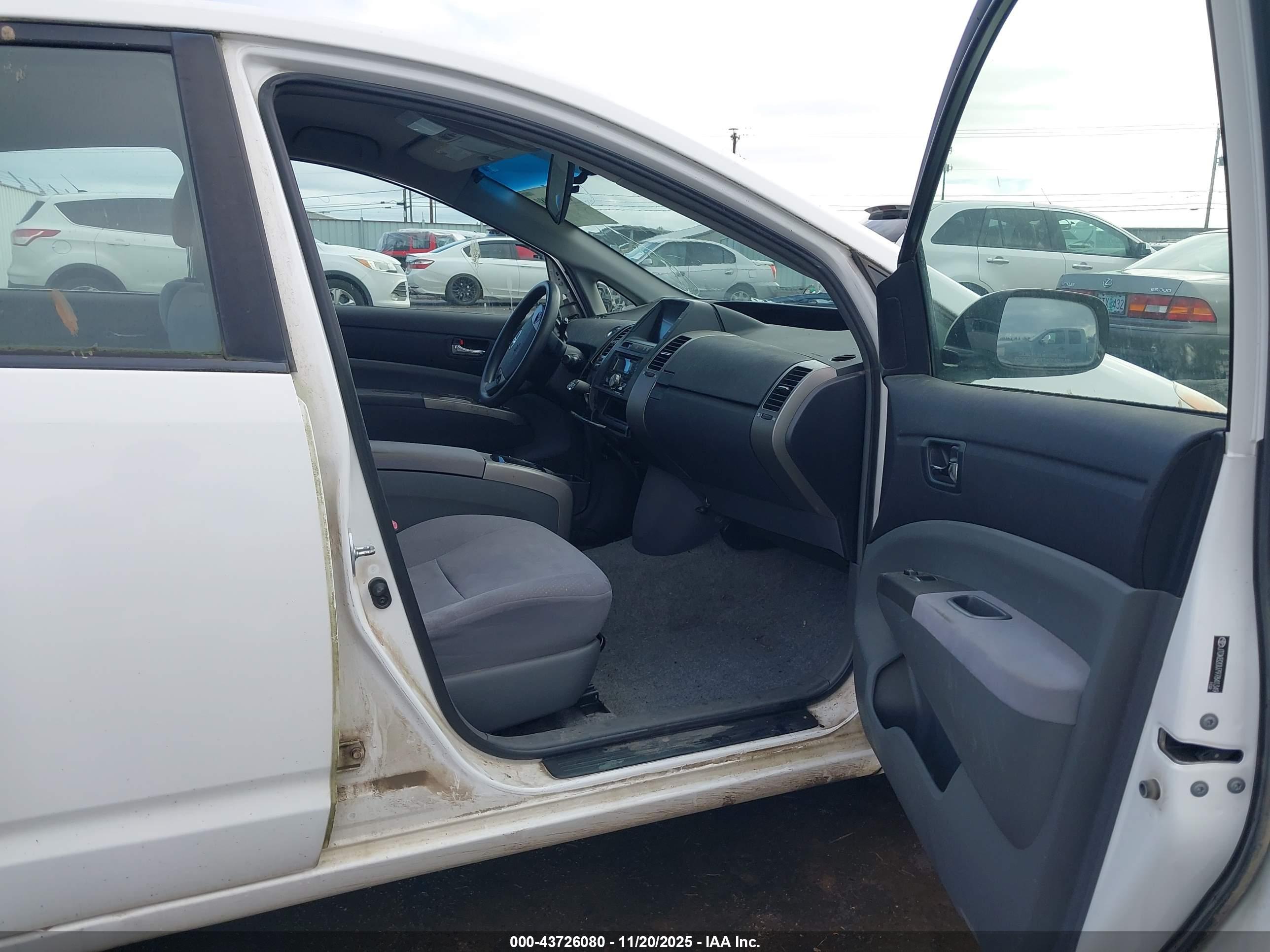 TOYOTA PRIUS image 5
