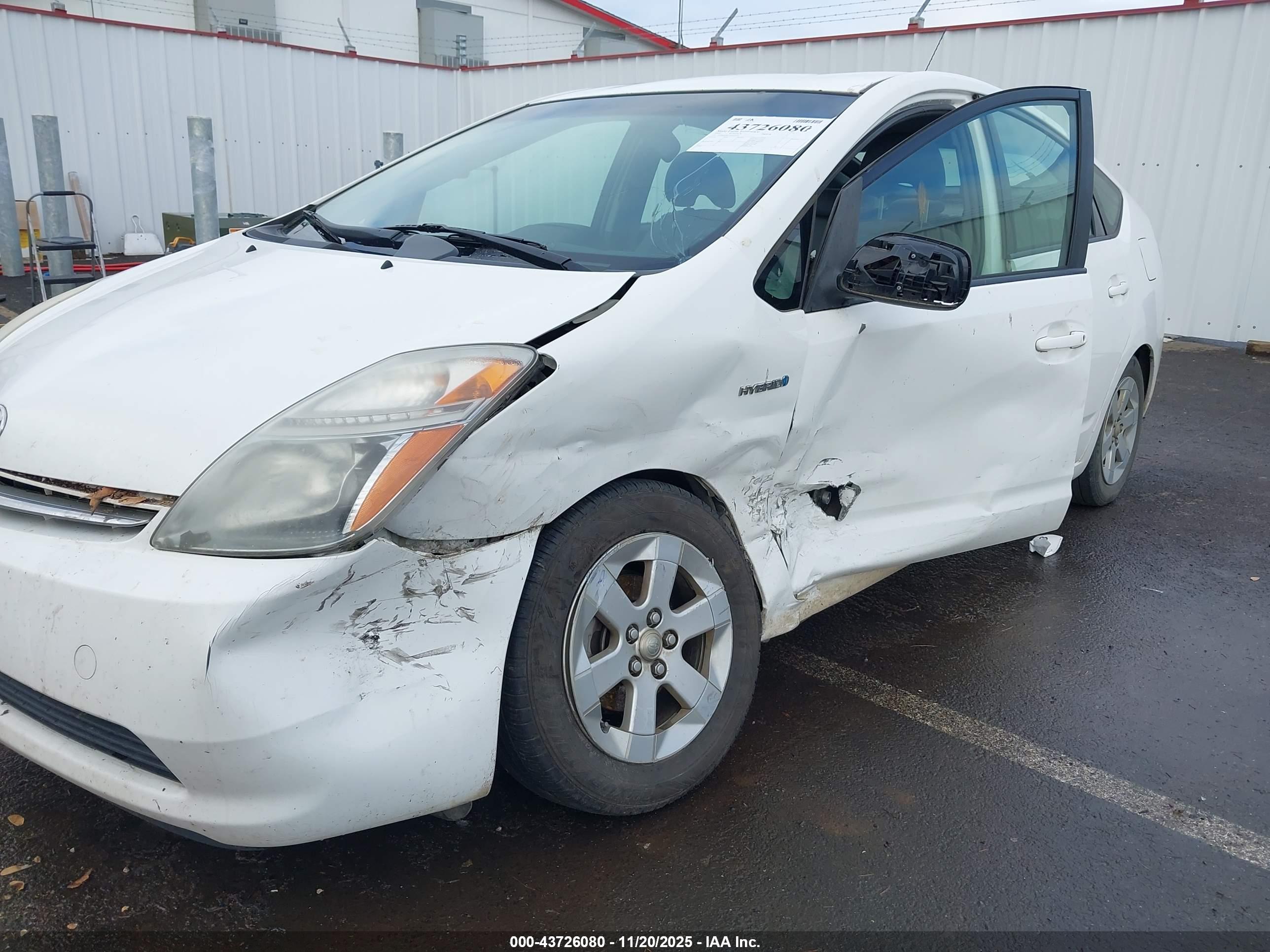 TOYOTA PRIUS image 6