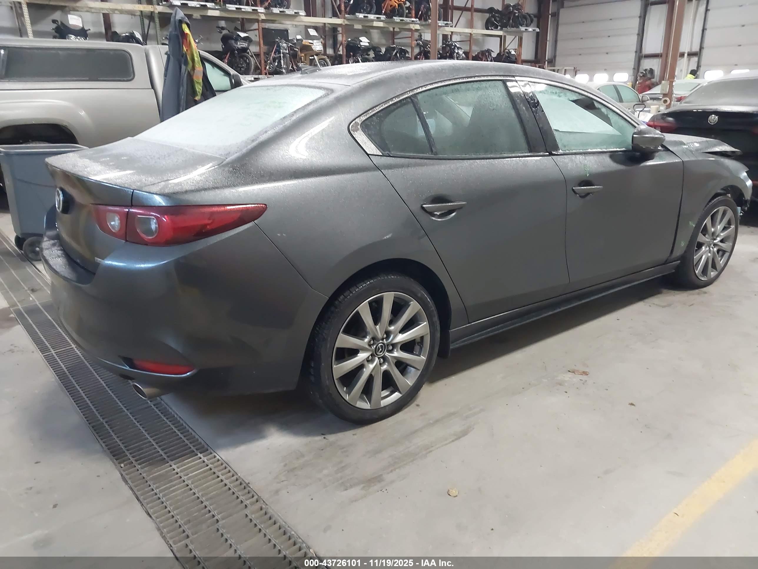 MAZDA MAZDA3 image 4