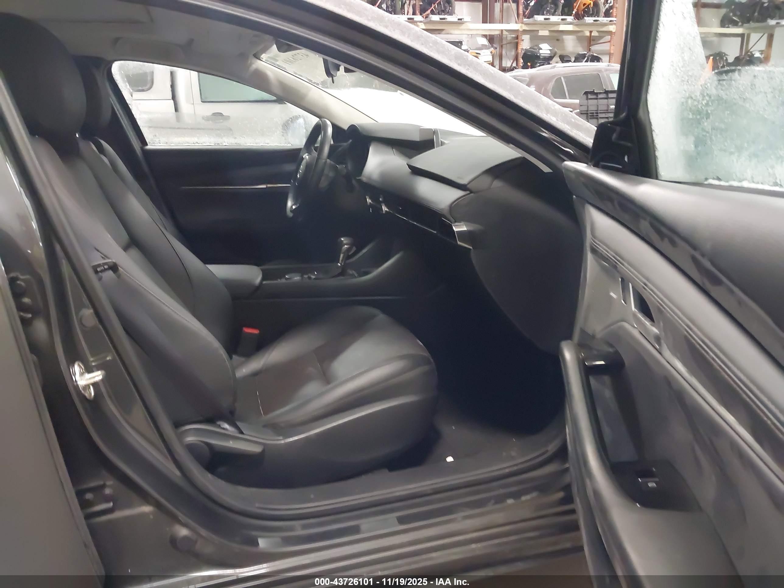 MAZDA MAZDA3 image 5