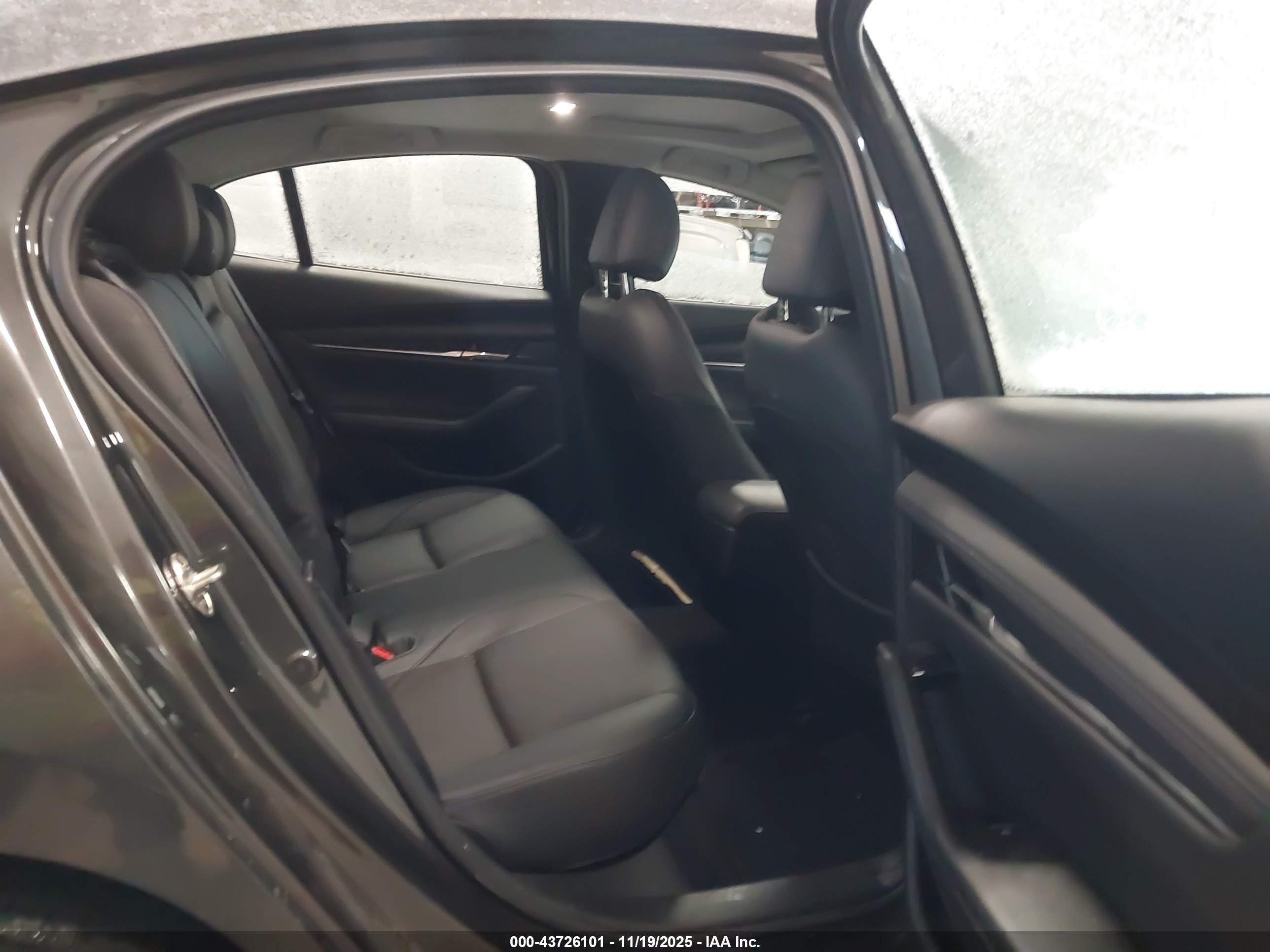 MAZDA MAZDA3 image 8