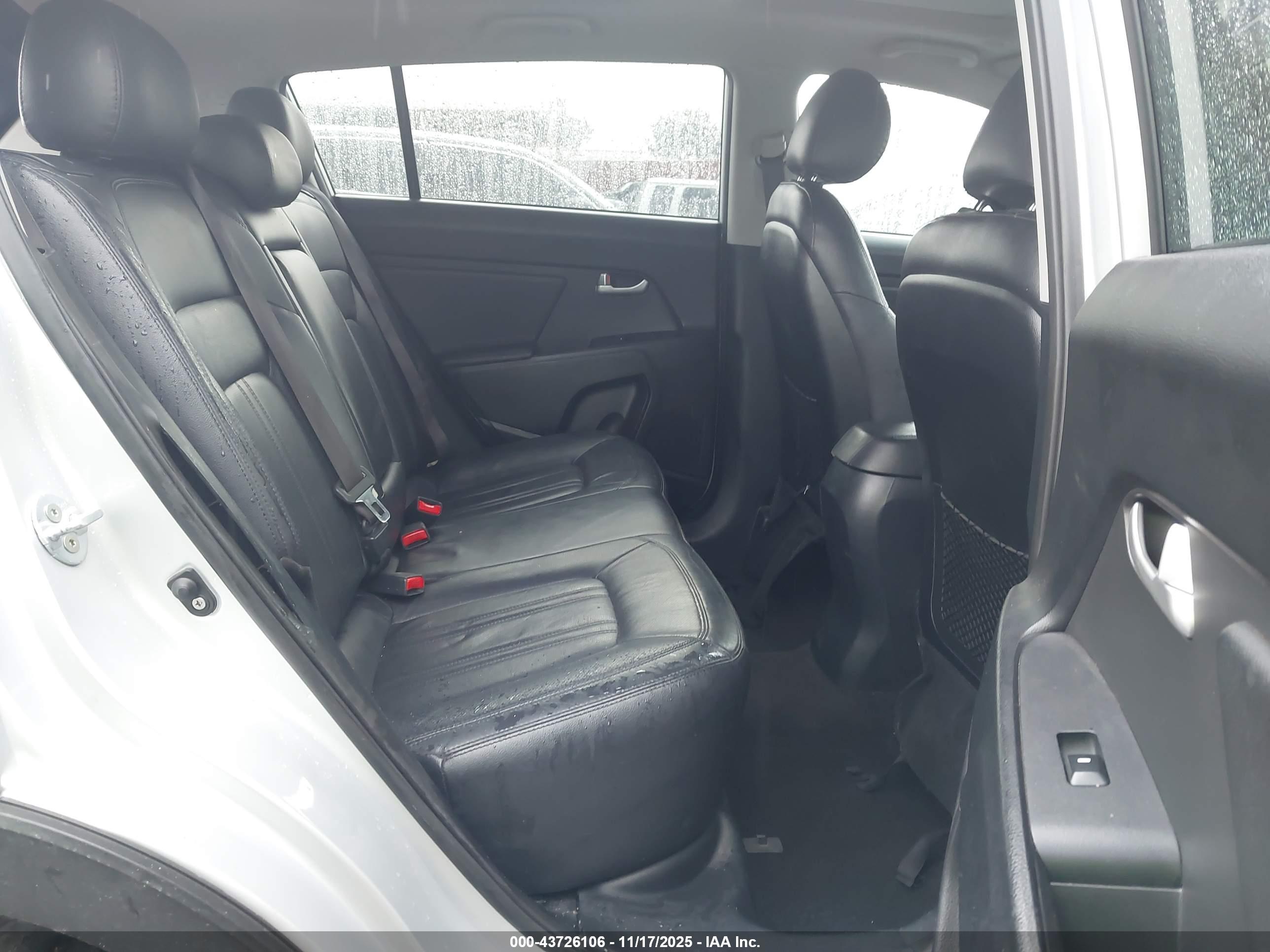 KIA SPORTAGE image 8
