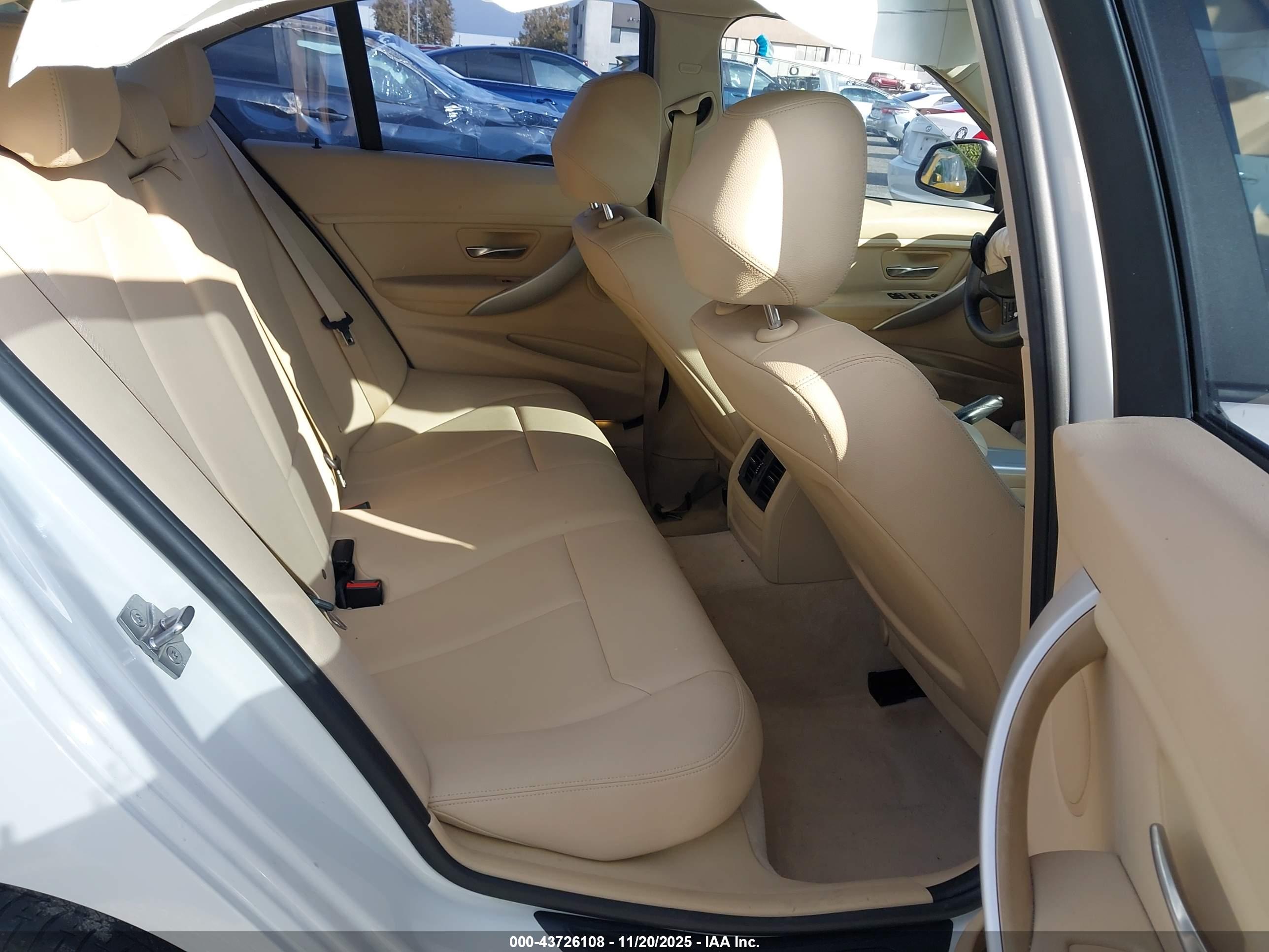 BMW 320I image 8
