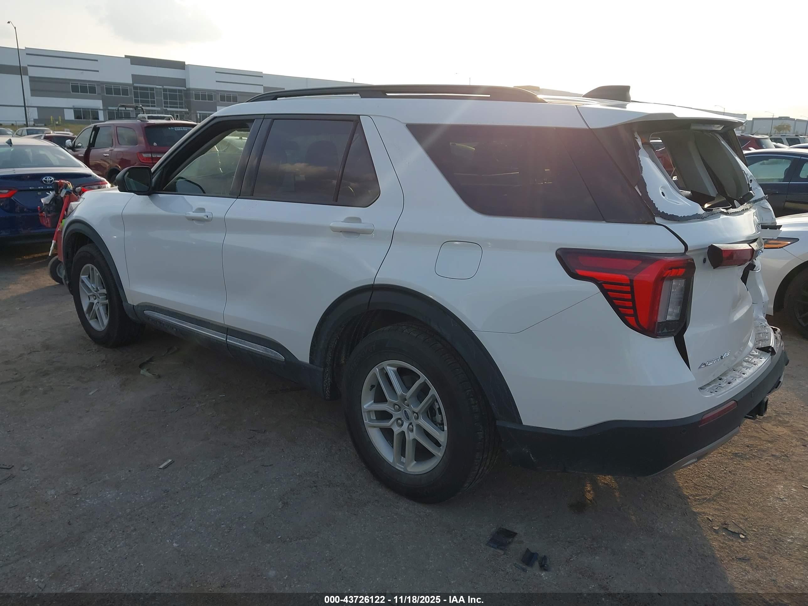 FORD EXPLORER image 3