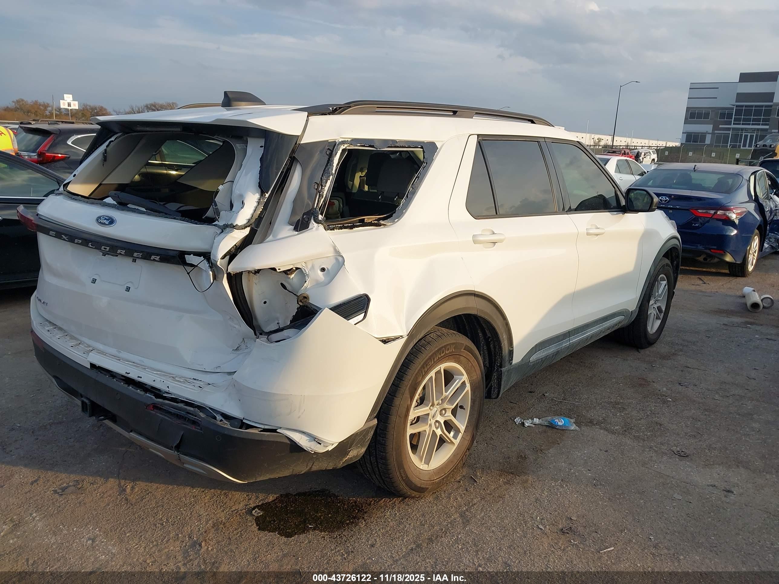 FORD EXPLORER image 4