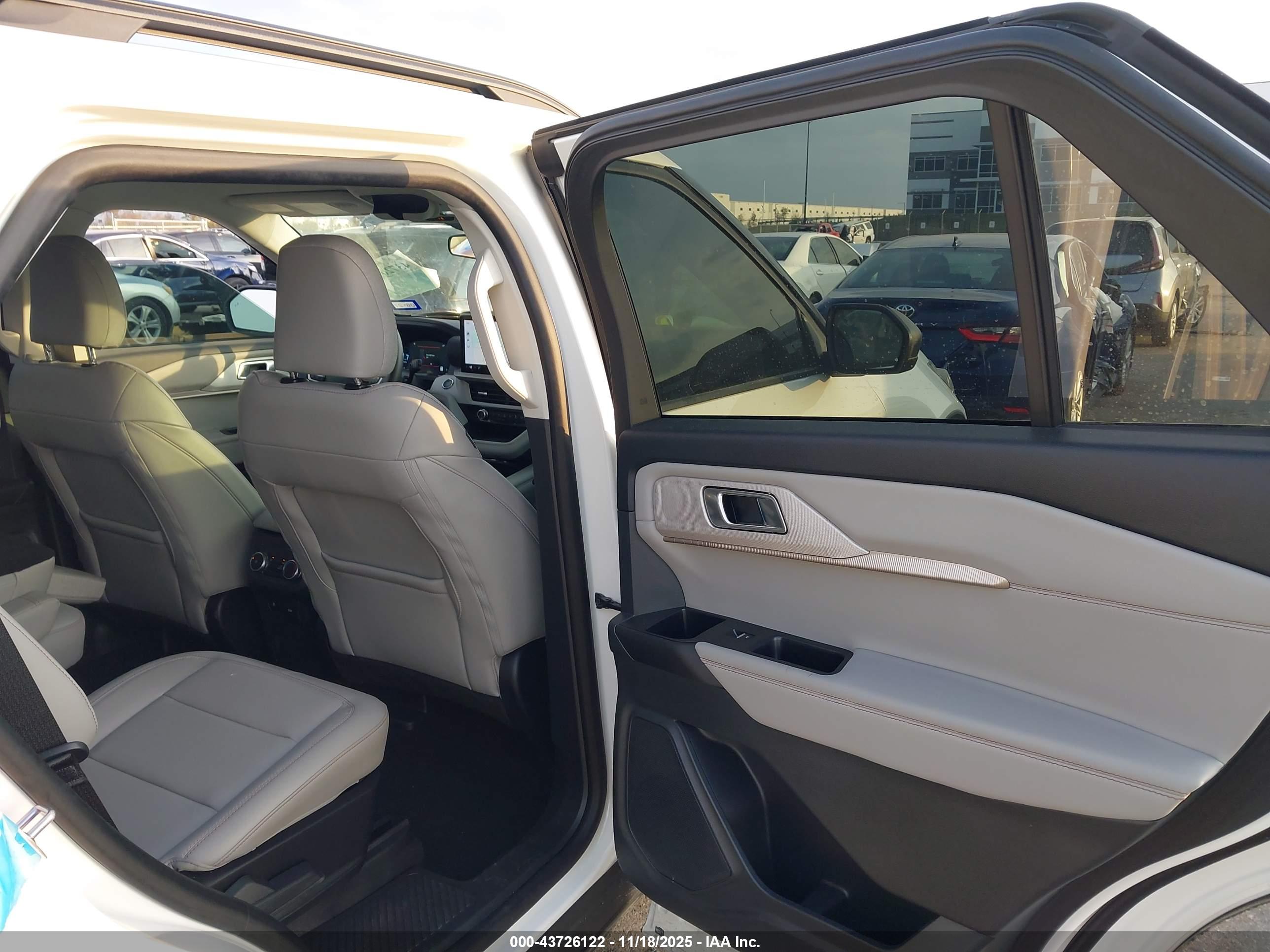FORD EXPLORER image 8