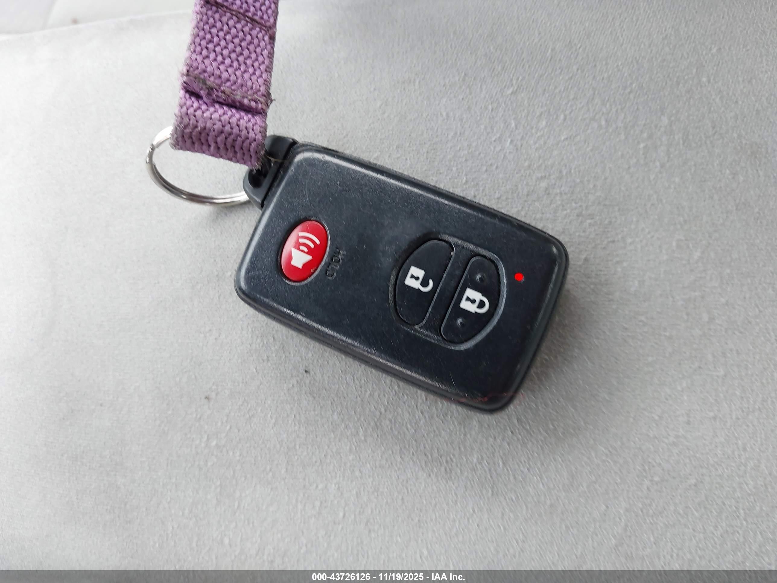 TOYOTA PRIUS image 11