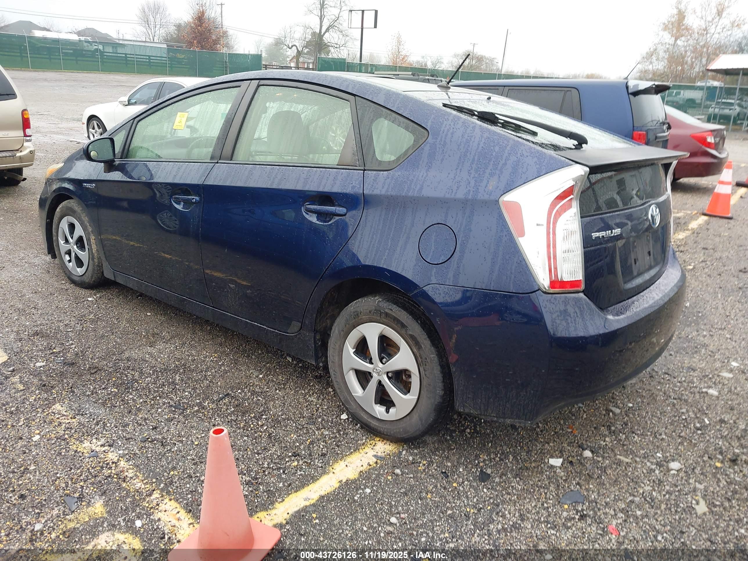 TOYOTA PRIUS image 3