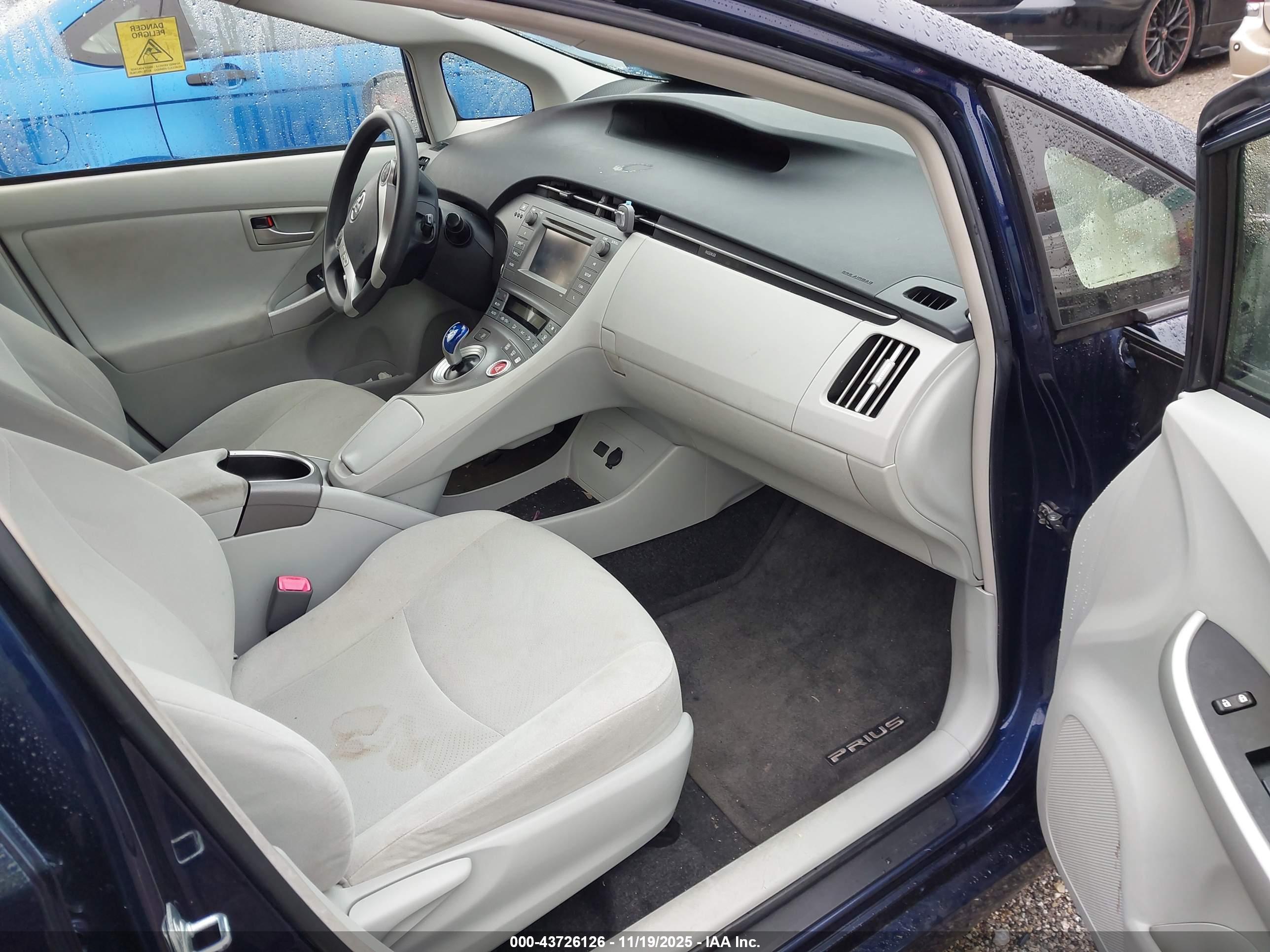 TOYOTA PRIUS image 5