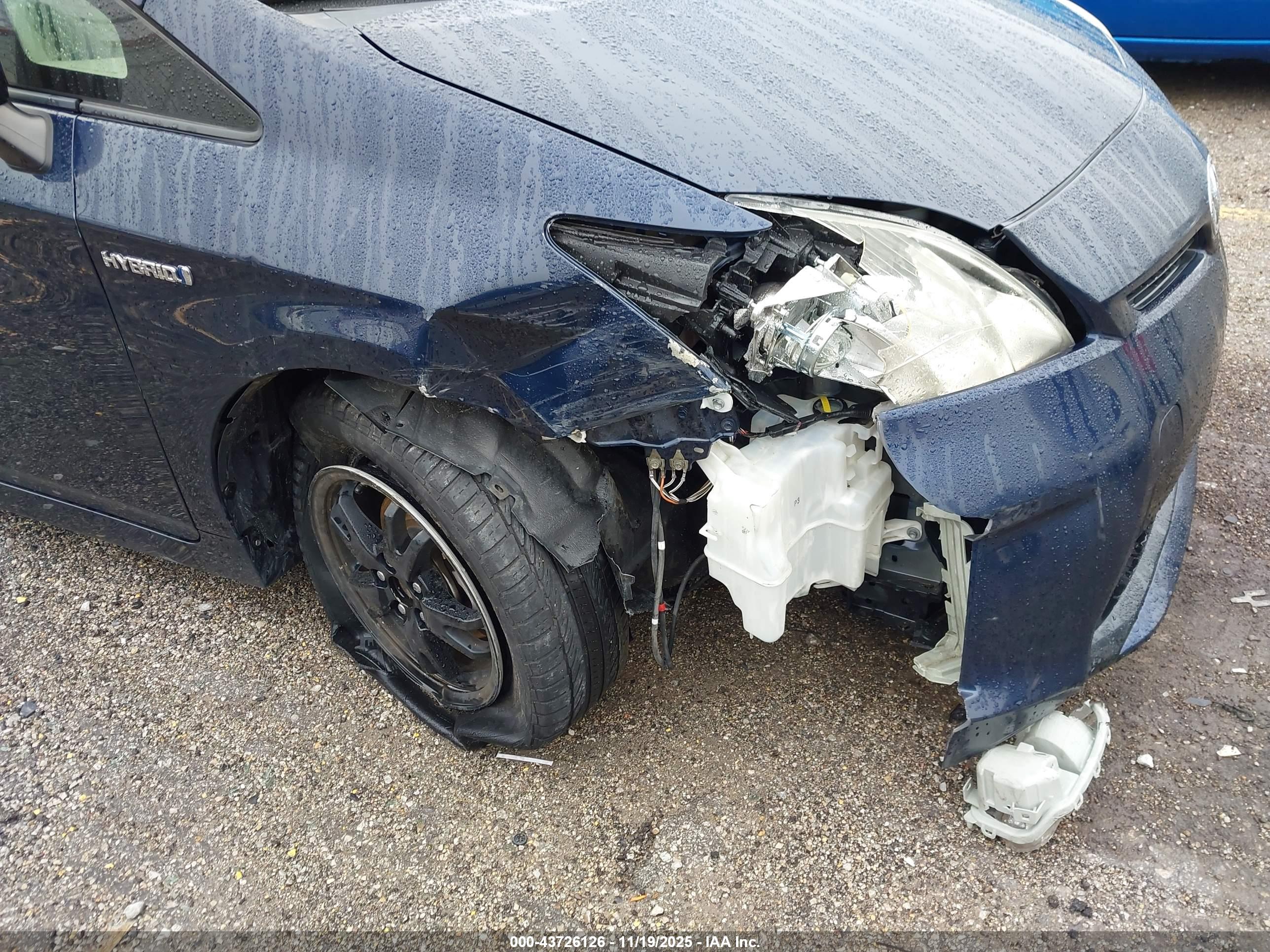 TOYOTA PRIUS image 6