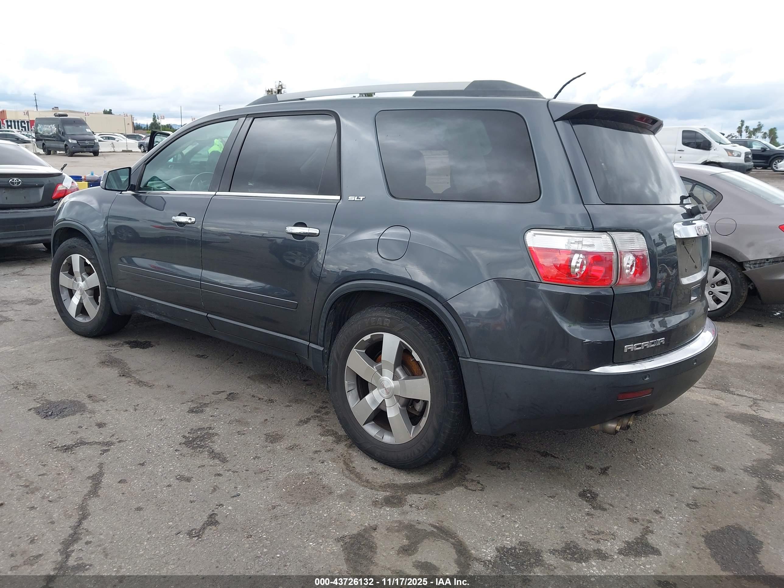 GMC ACADIA image 3