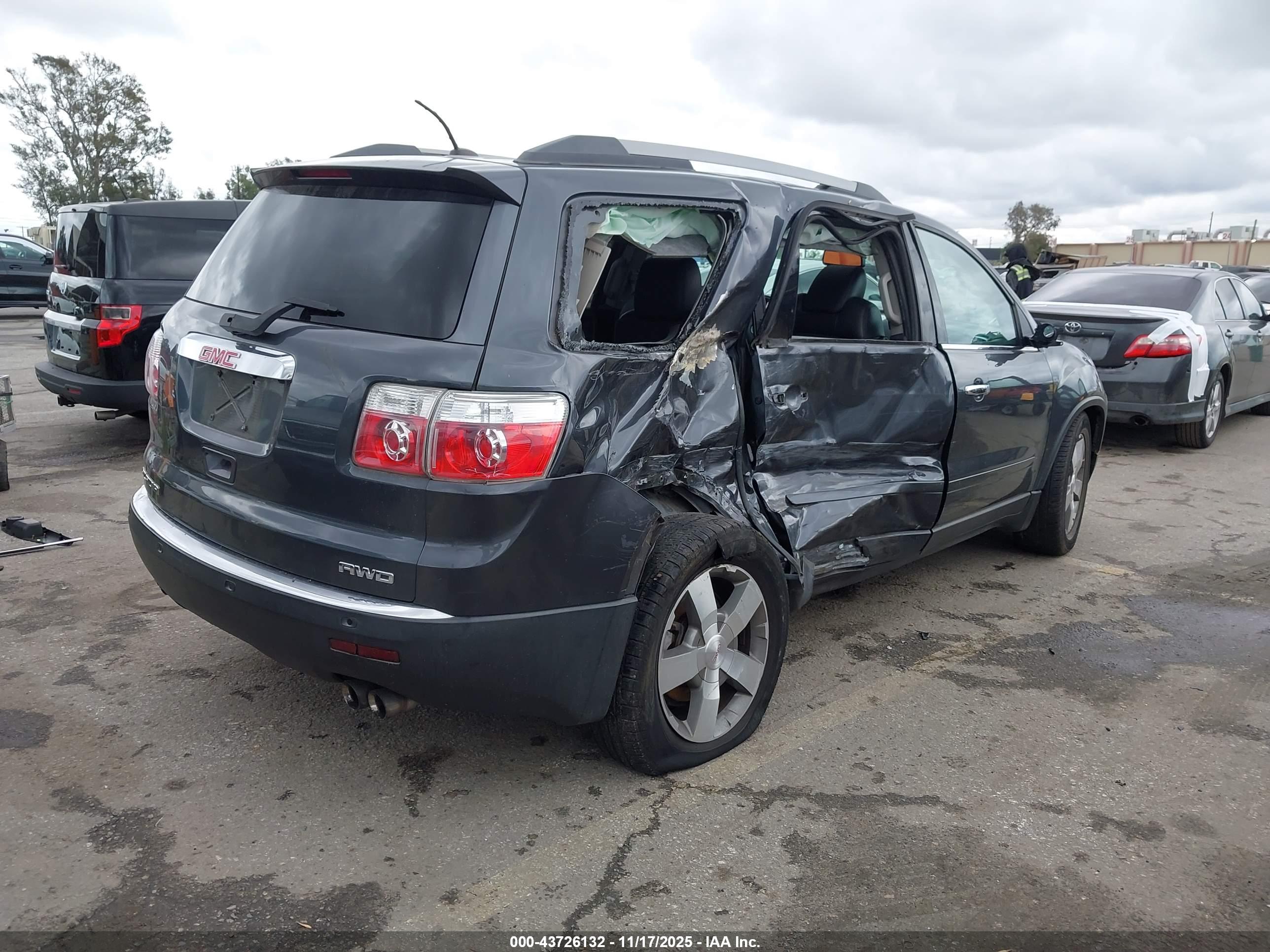 GMC ACADIA image 4
