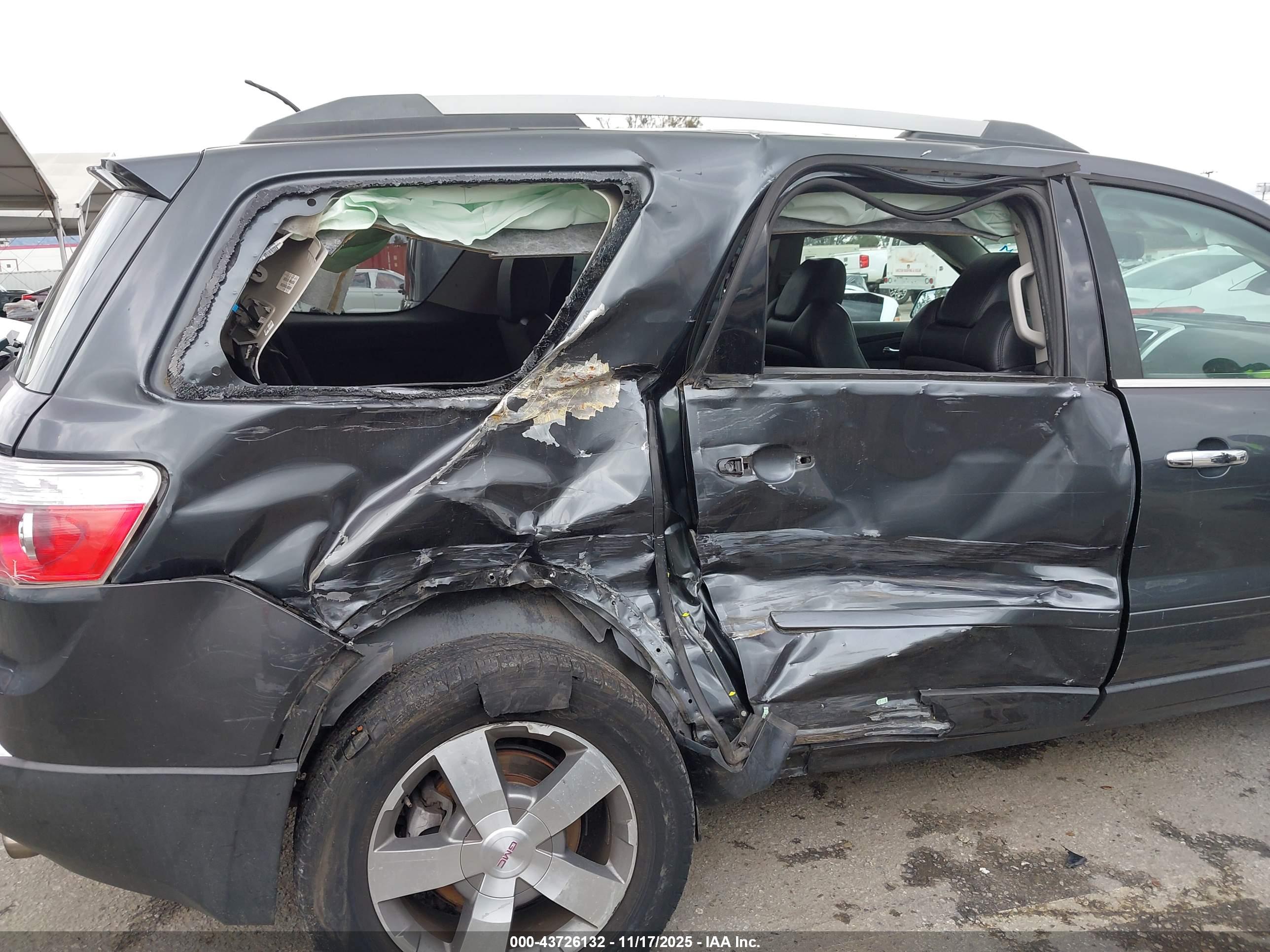 GMC ACADIA image 6