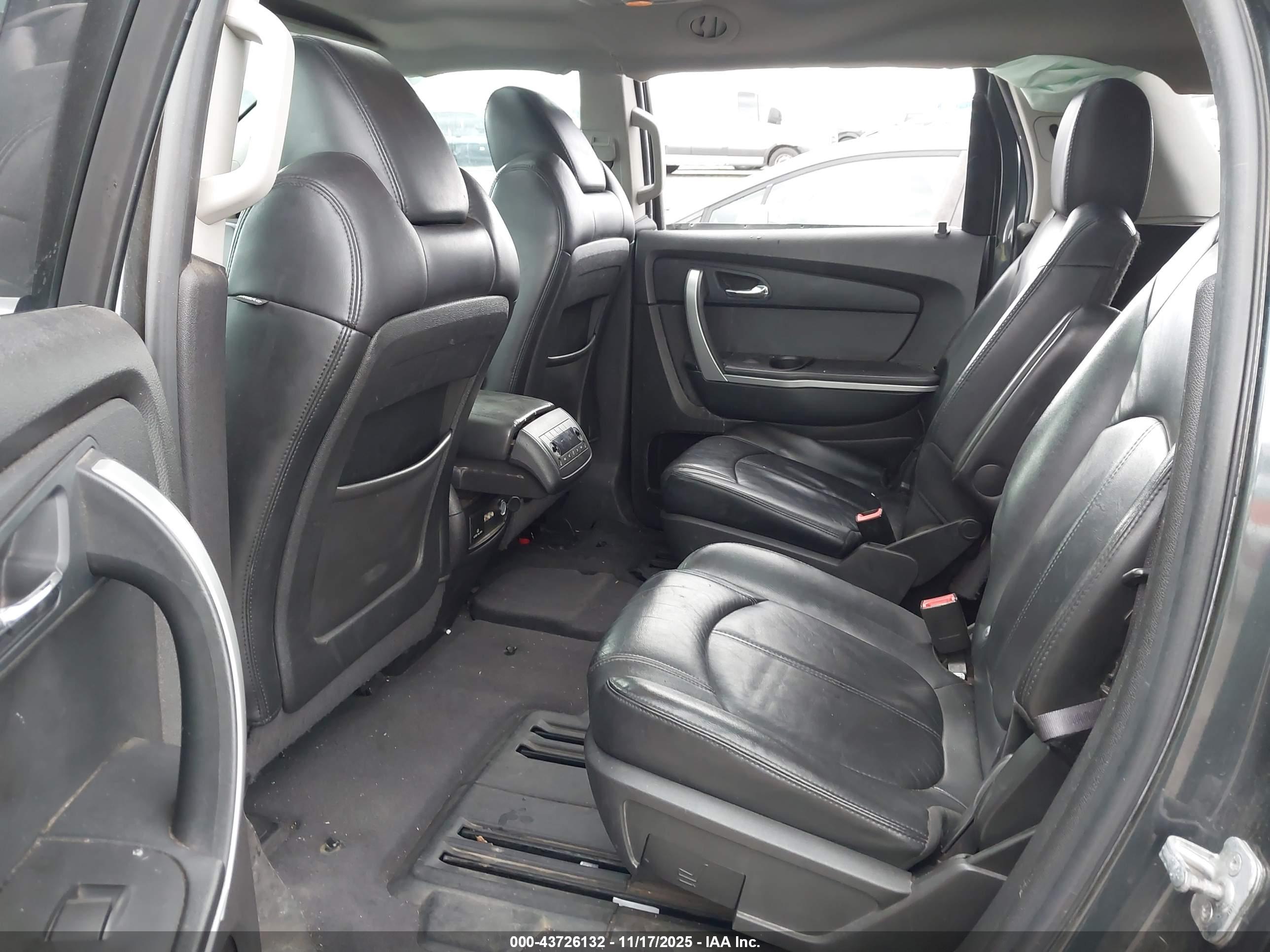 GMC ACADIA image 8