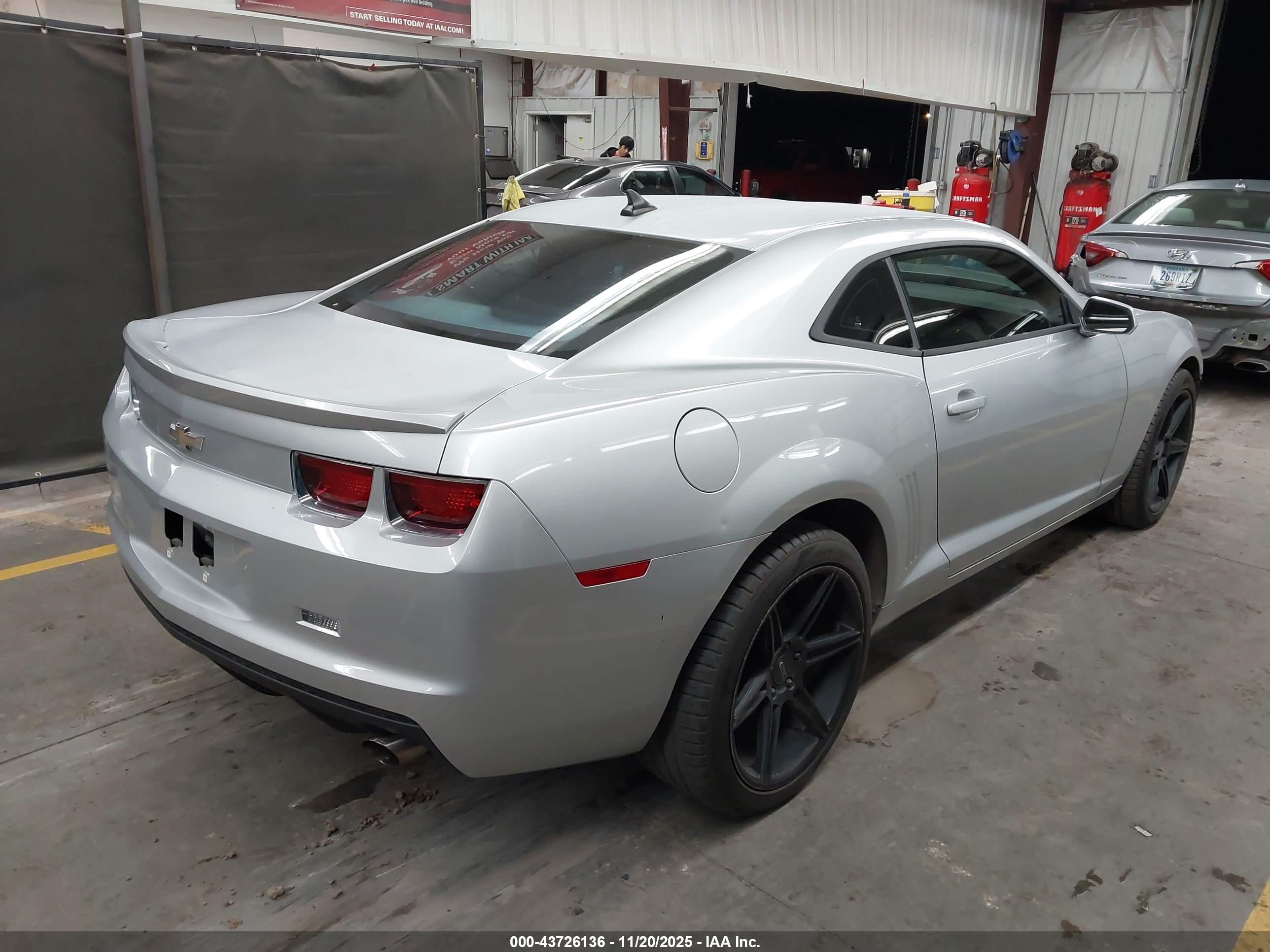 CHEVROLET CAMARO image 4