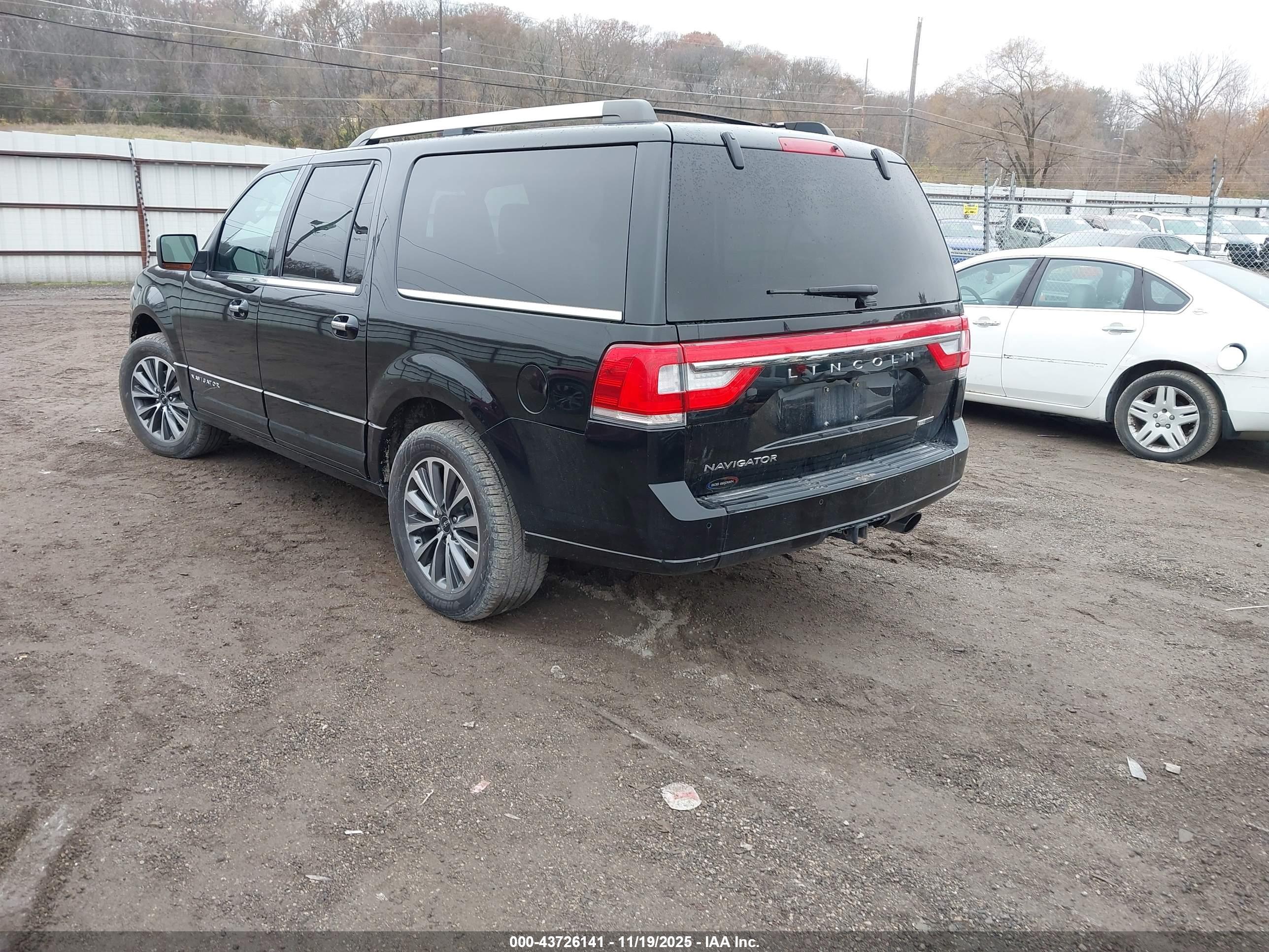 LINCOLN NAVIGATOR image 3
