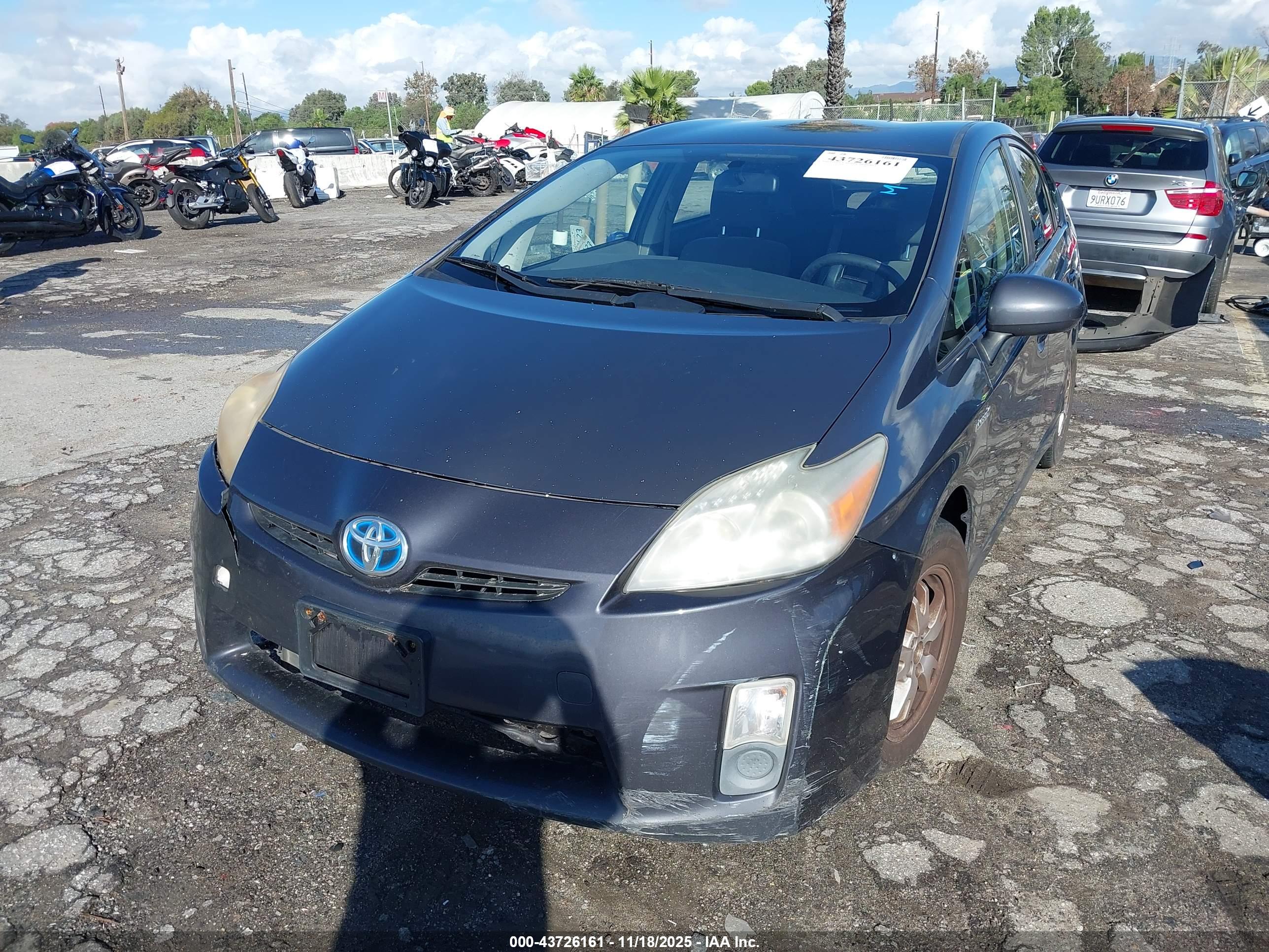 TOYOTA PRIUS image 2