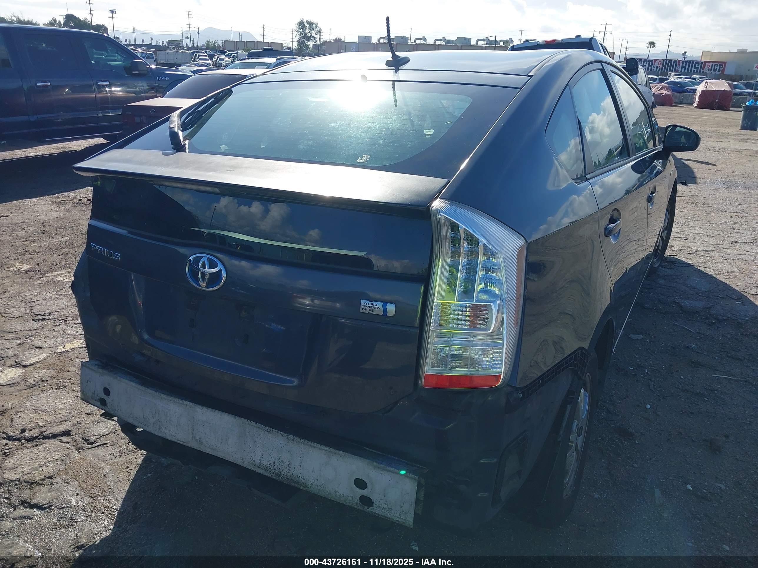 TOYOTA PRIUS image 4