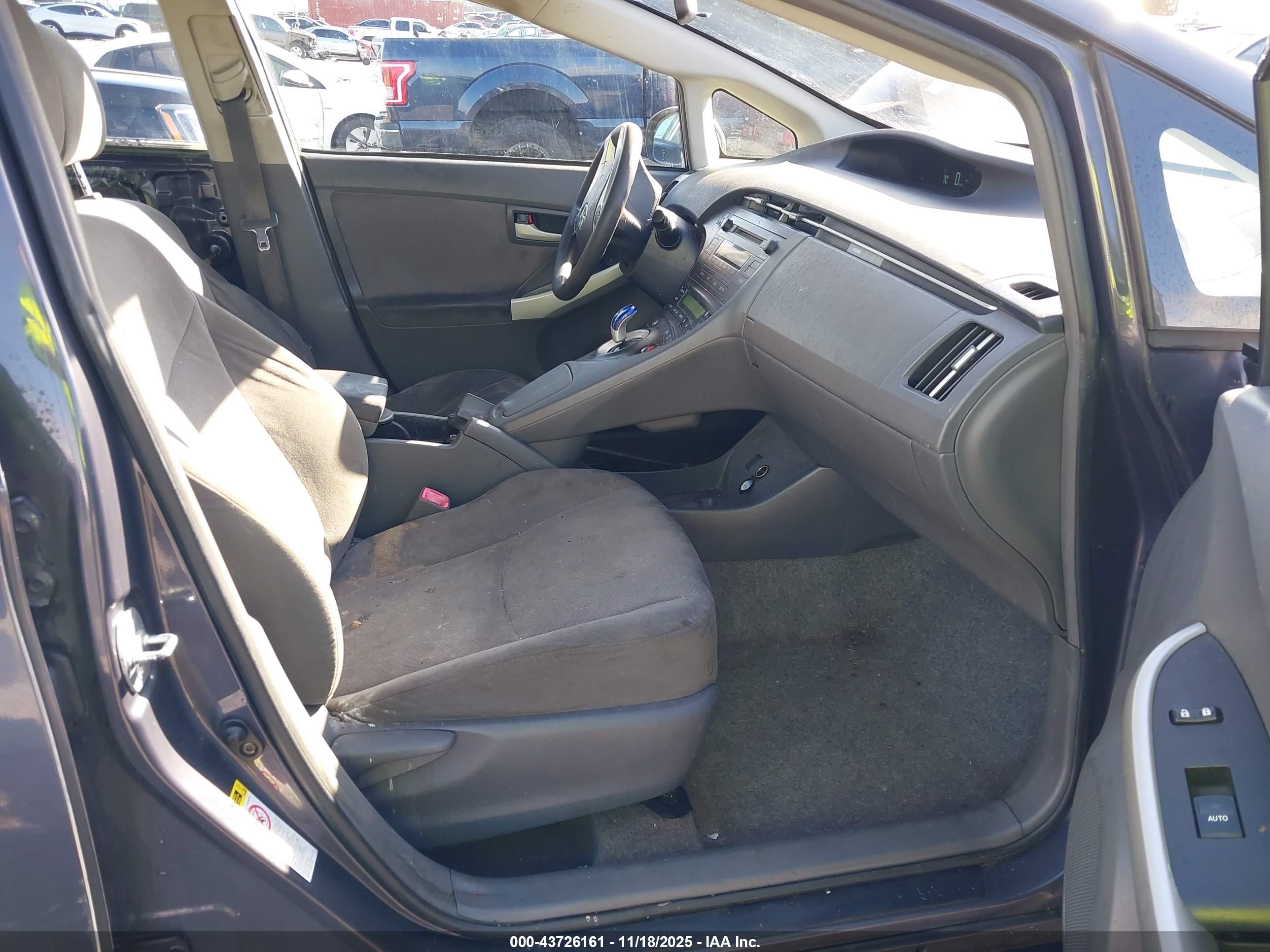 TOYOTA PRIUS image 5