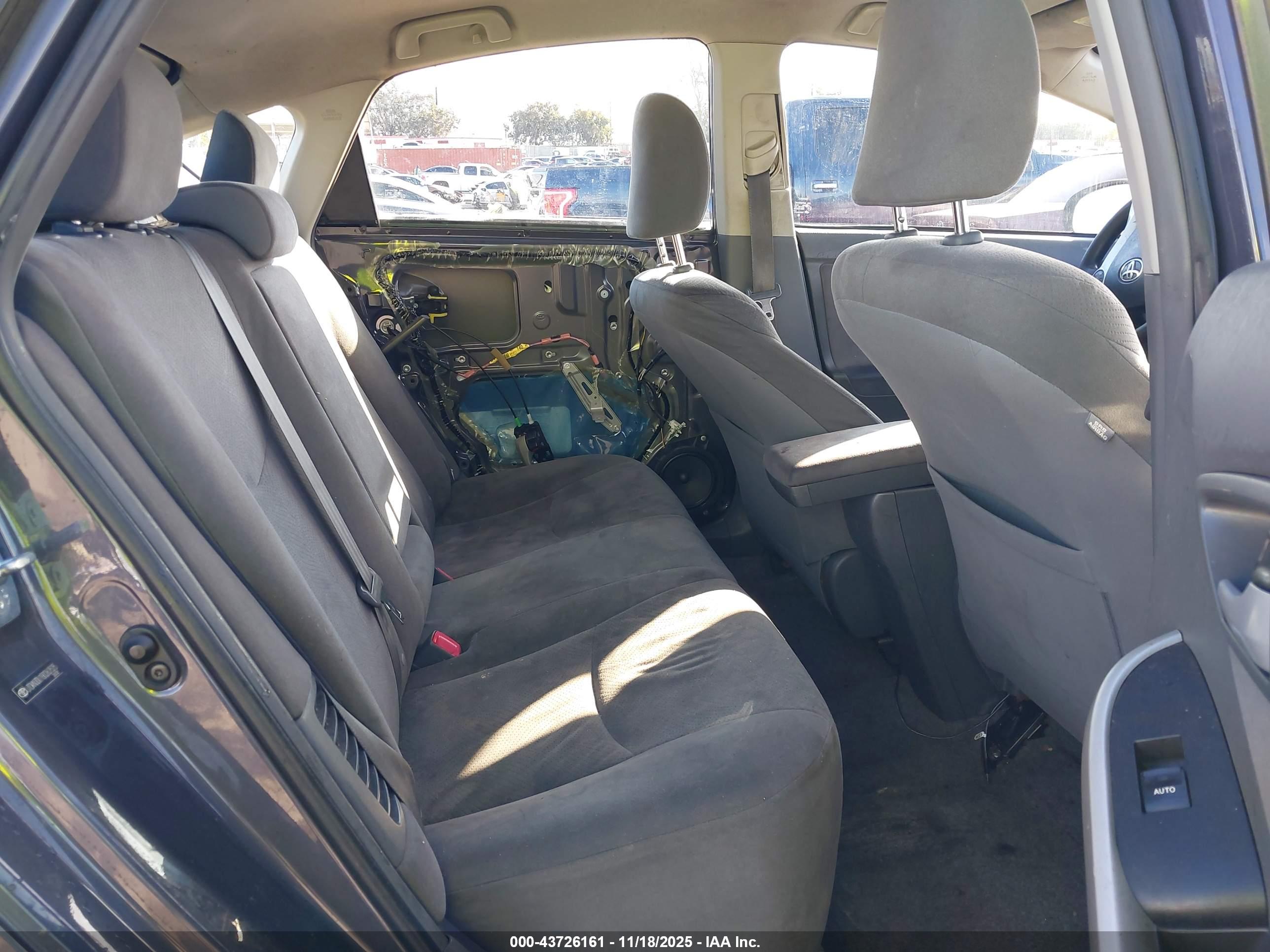 TOYOTA PRIUS image 8