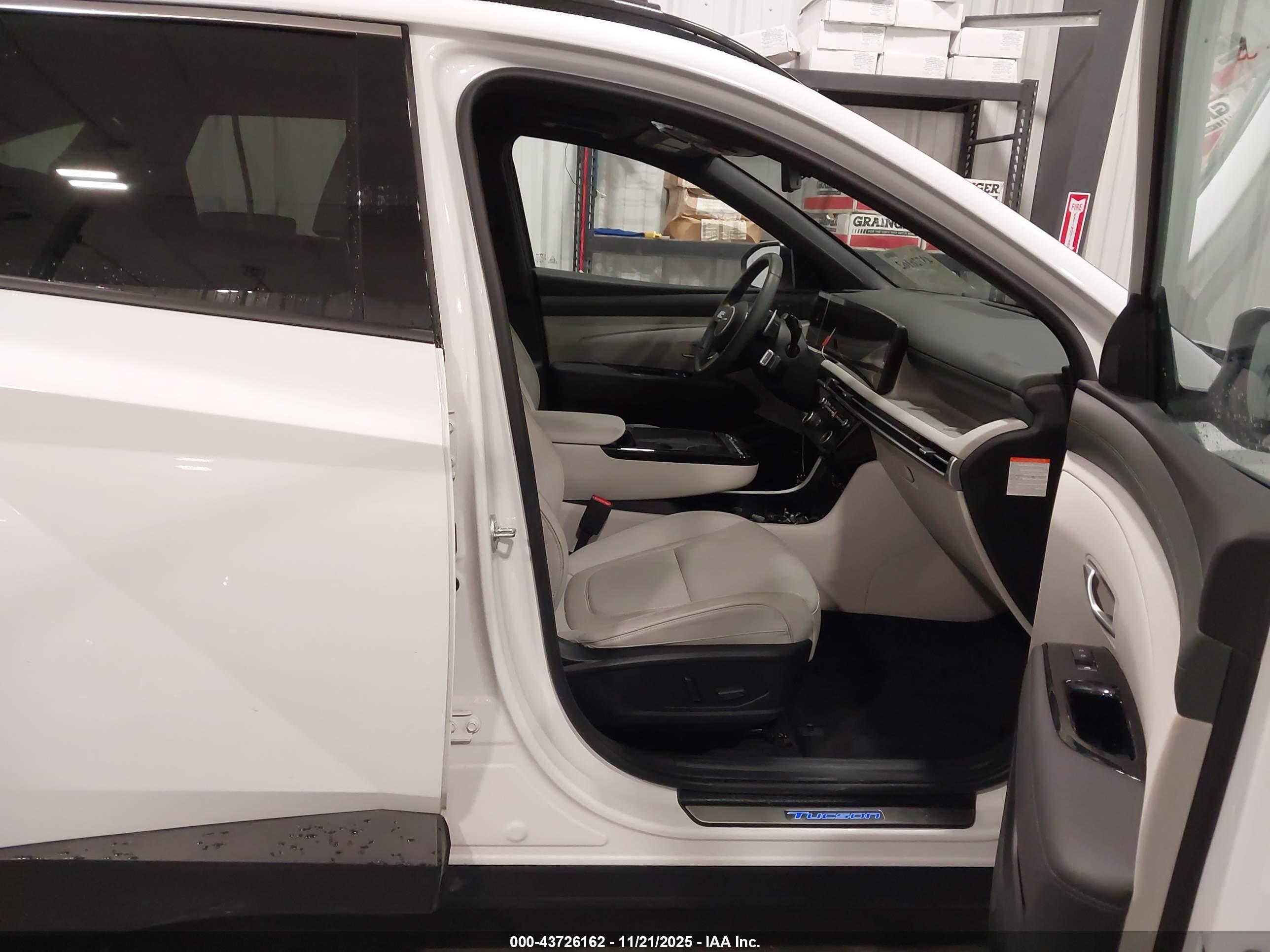 HYUNDAI TUCSON image 5