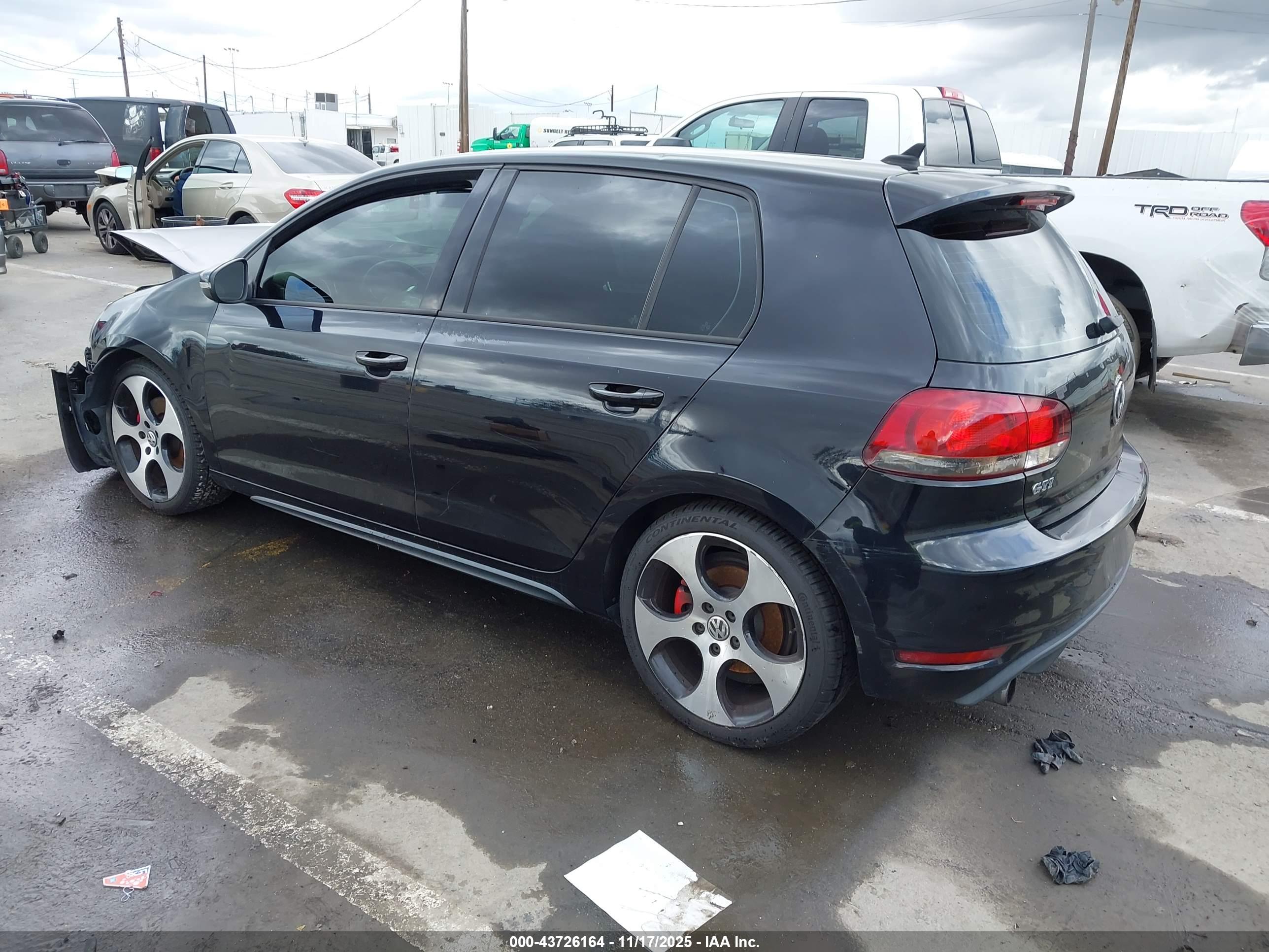 VOLKSWAGEN GTI image 3