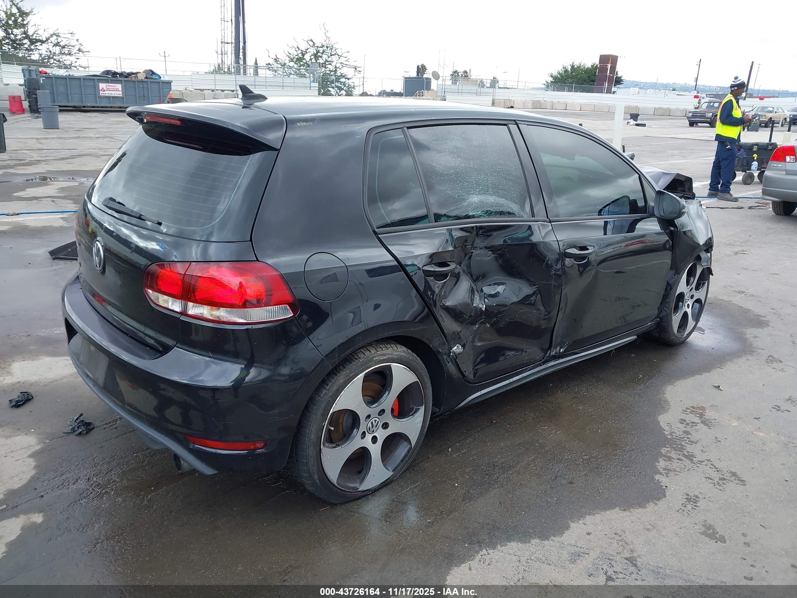 VOLKSWAGEN GTI image 4
